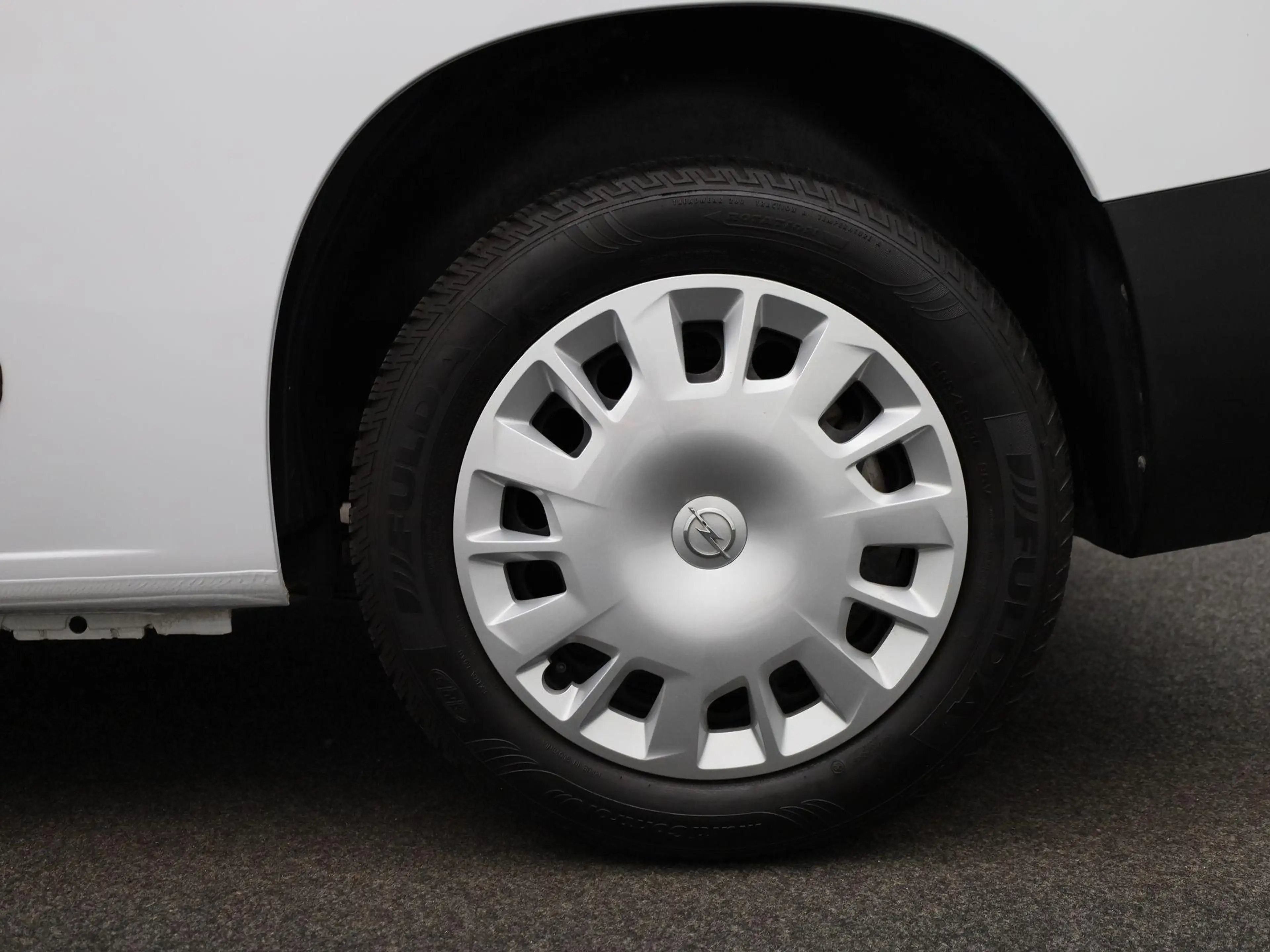 Opel Combo Life 1.5 Turbo D 100 MT6 Edition — photo 14