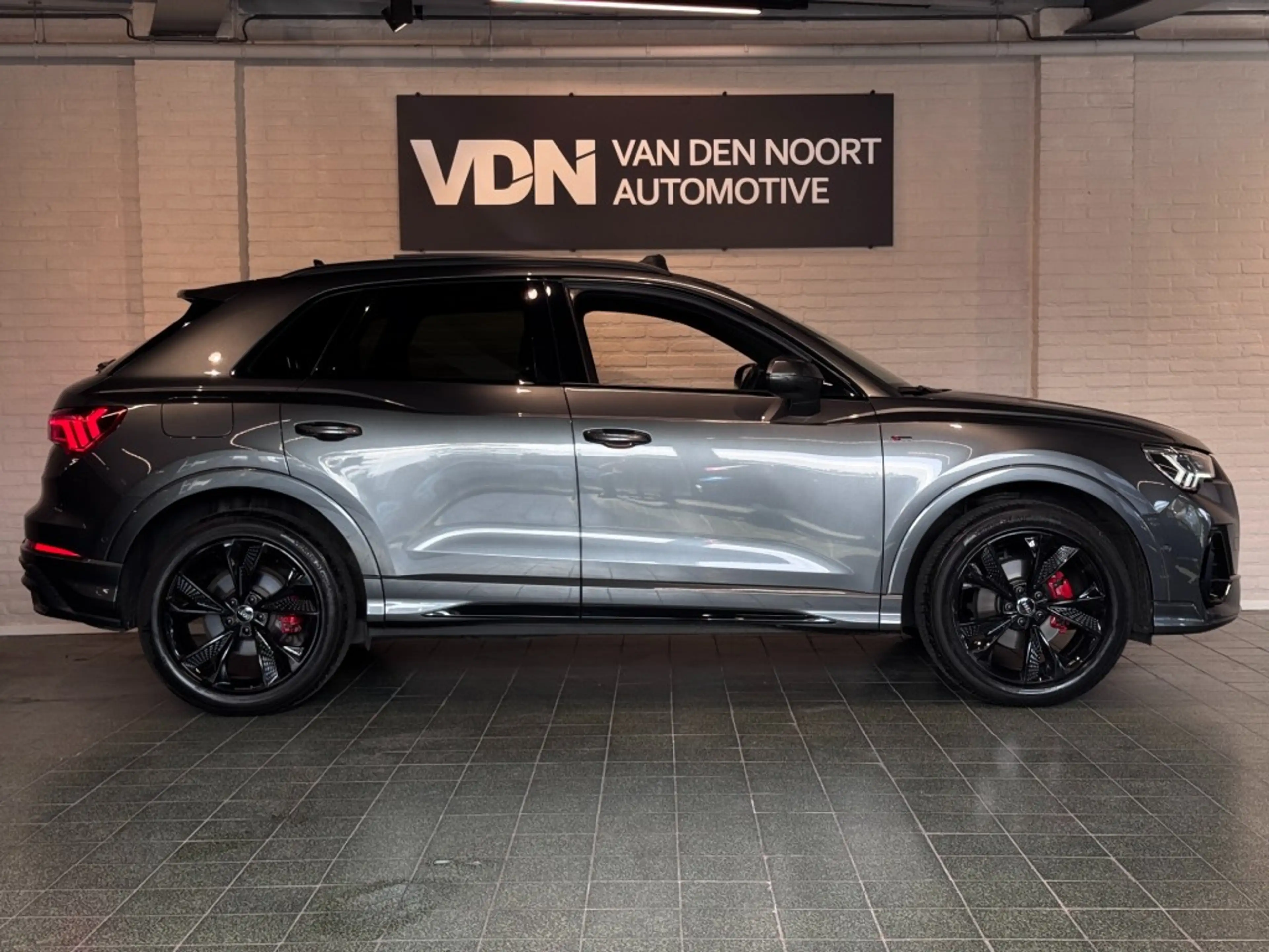 Audi Q3 35 TFSI S-Line Black Edition Pano Camera Leder Tre — photo 9