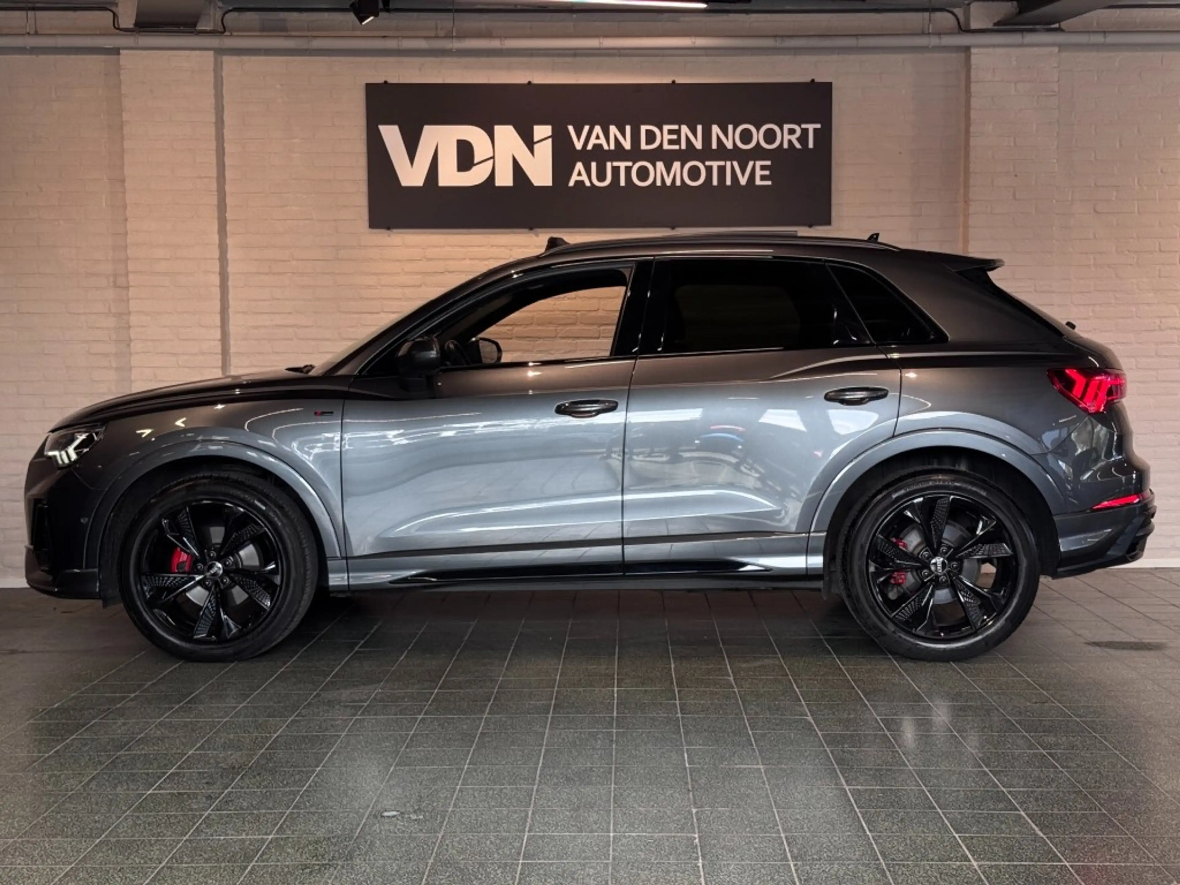 Audi Q3 35 TFSI S-Line Black Edition Pano Camera Leder Tre — photo 7