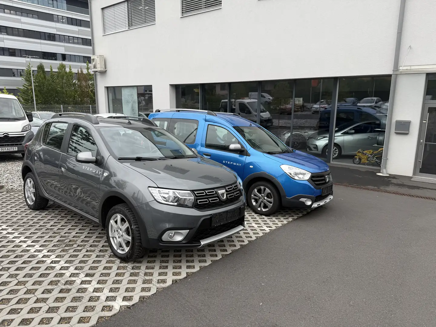 Dacia Sandero Sandero Stepway Sensation TCe 90 S Grau - 2