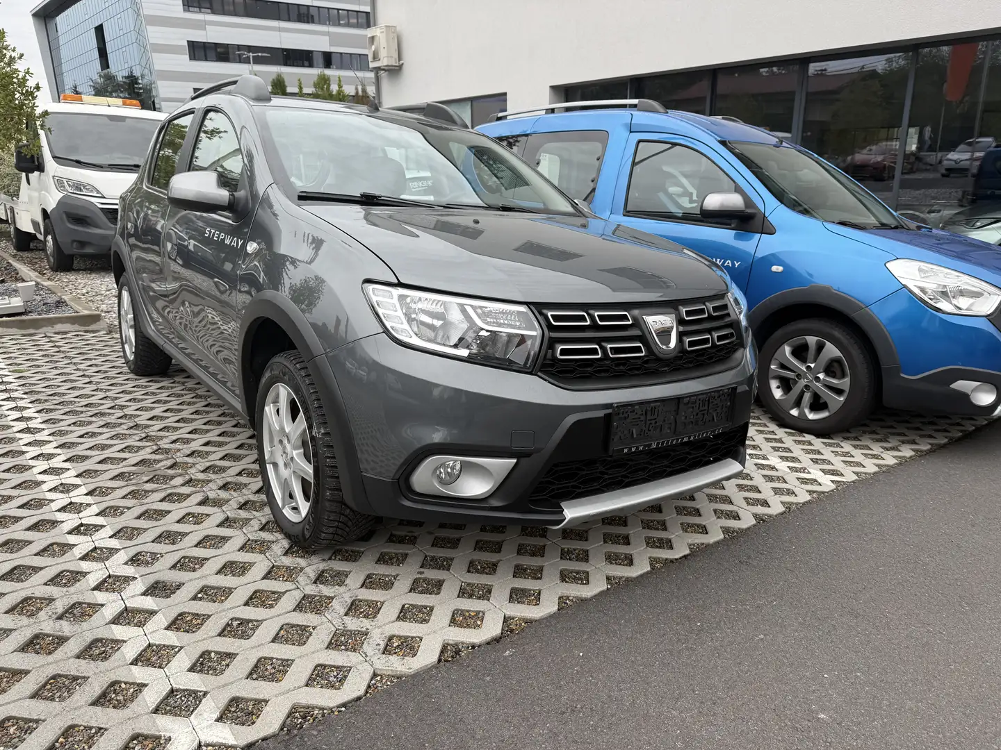 Dacia Sandero Sandero Stepway Sensation TCe 90 S Grau - 1
