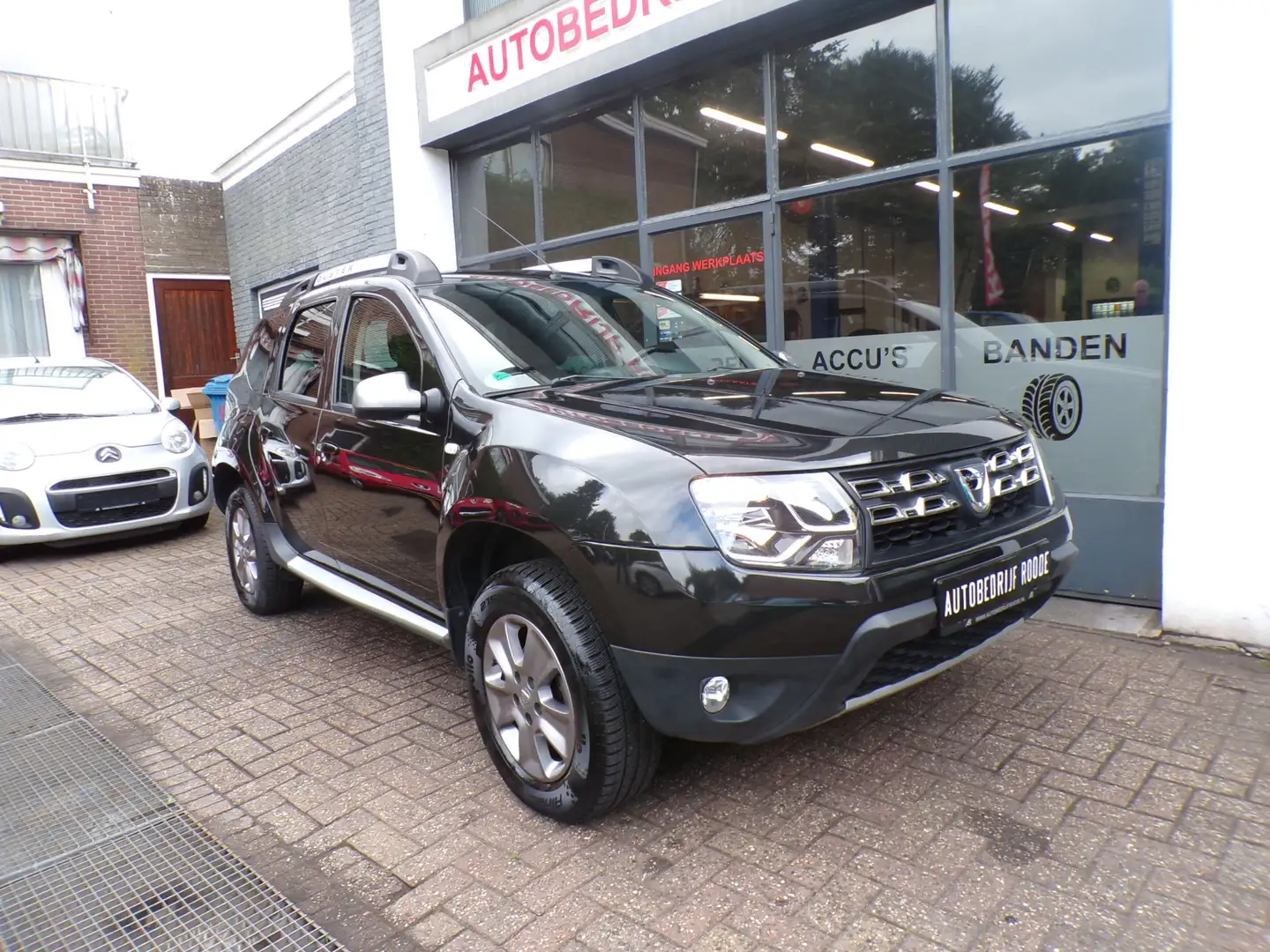 Dacia Duster 1.2 TCe Prestige DEALER AUTO, VOL EXTRA'S! Zwart - 2