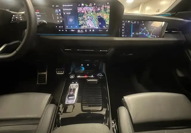 Audi E-Tron view 12