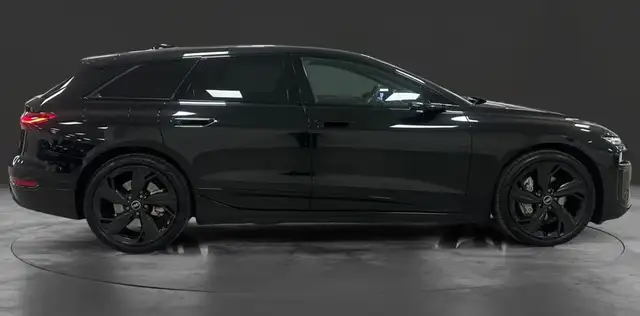 Audi E-Tron view 4