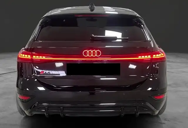 Audi E-Tron view 3
