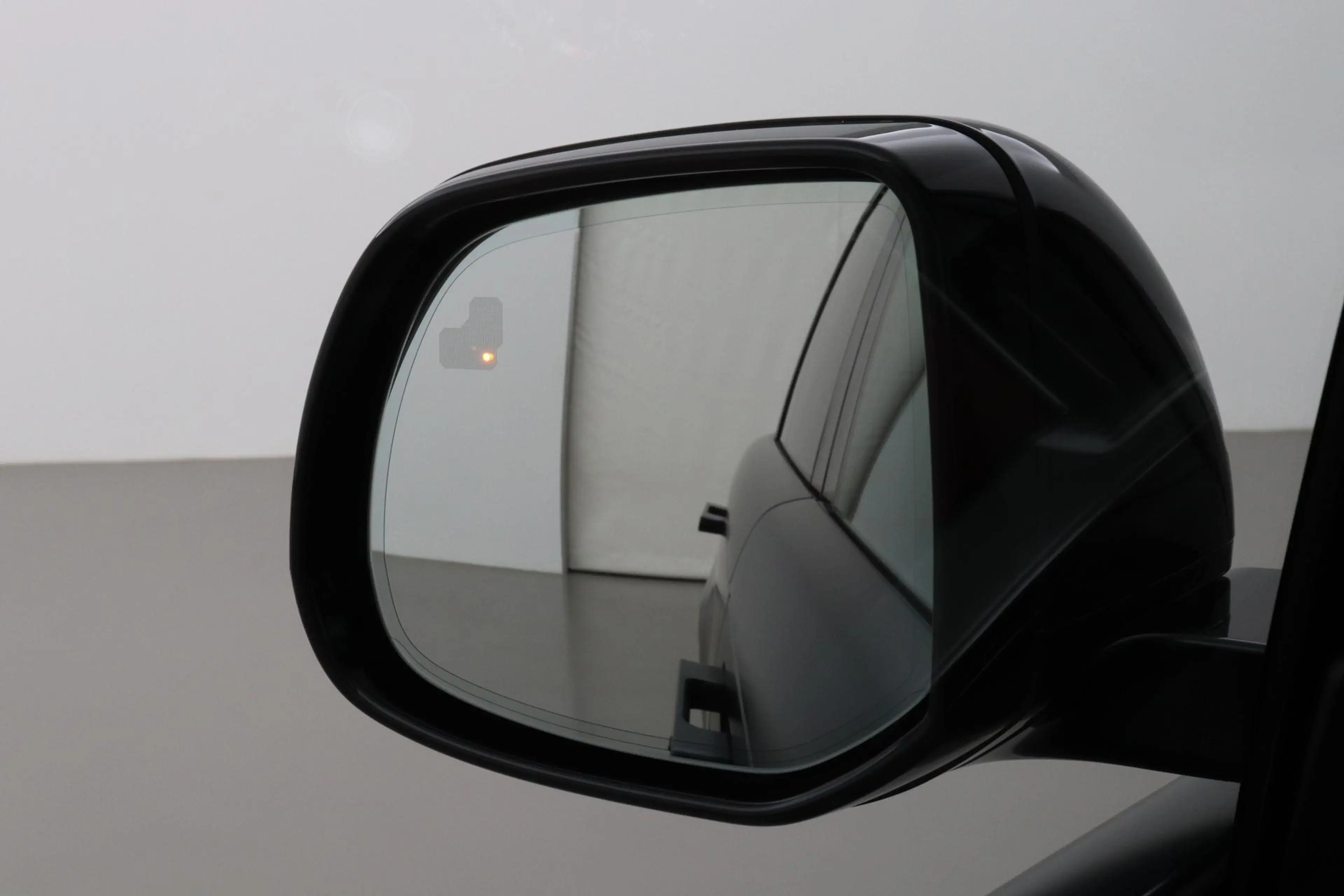 Land Rover Range Rover SV 3.0 P550e SV | British Racing Green Satin | Rea — photo 45