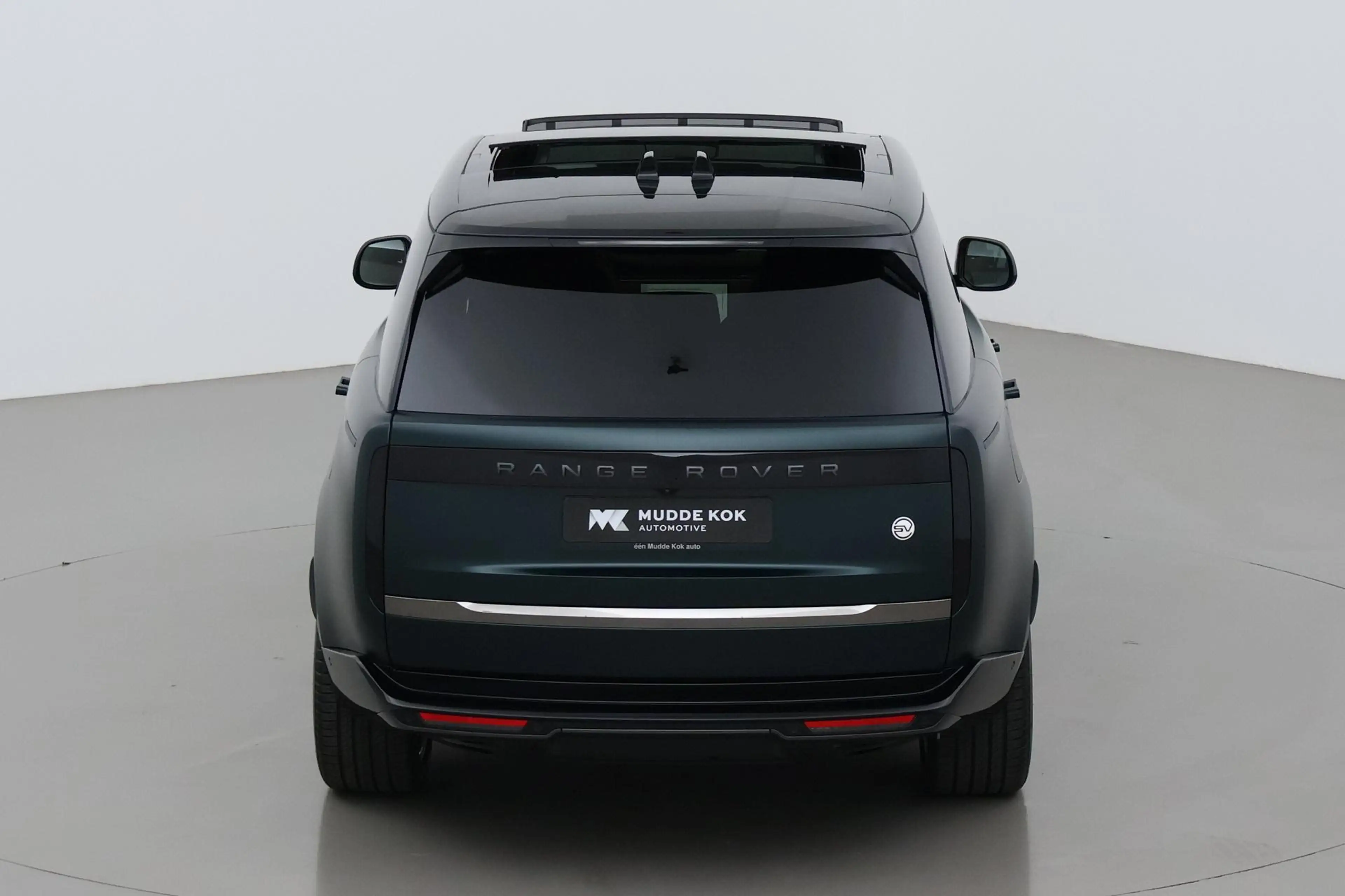 Land Rover Range Rover SV 3.0 P550e SV | British Racing Green Satin | Rea — photo 9