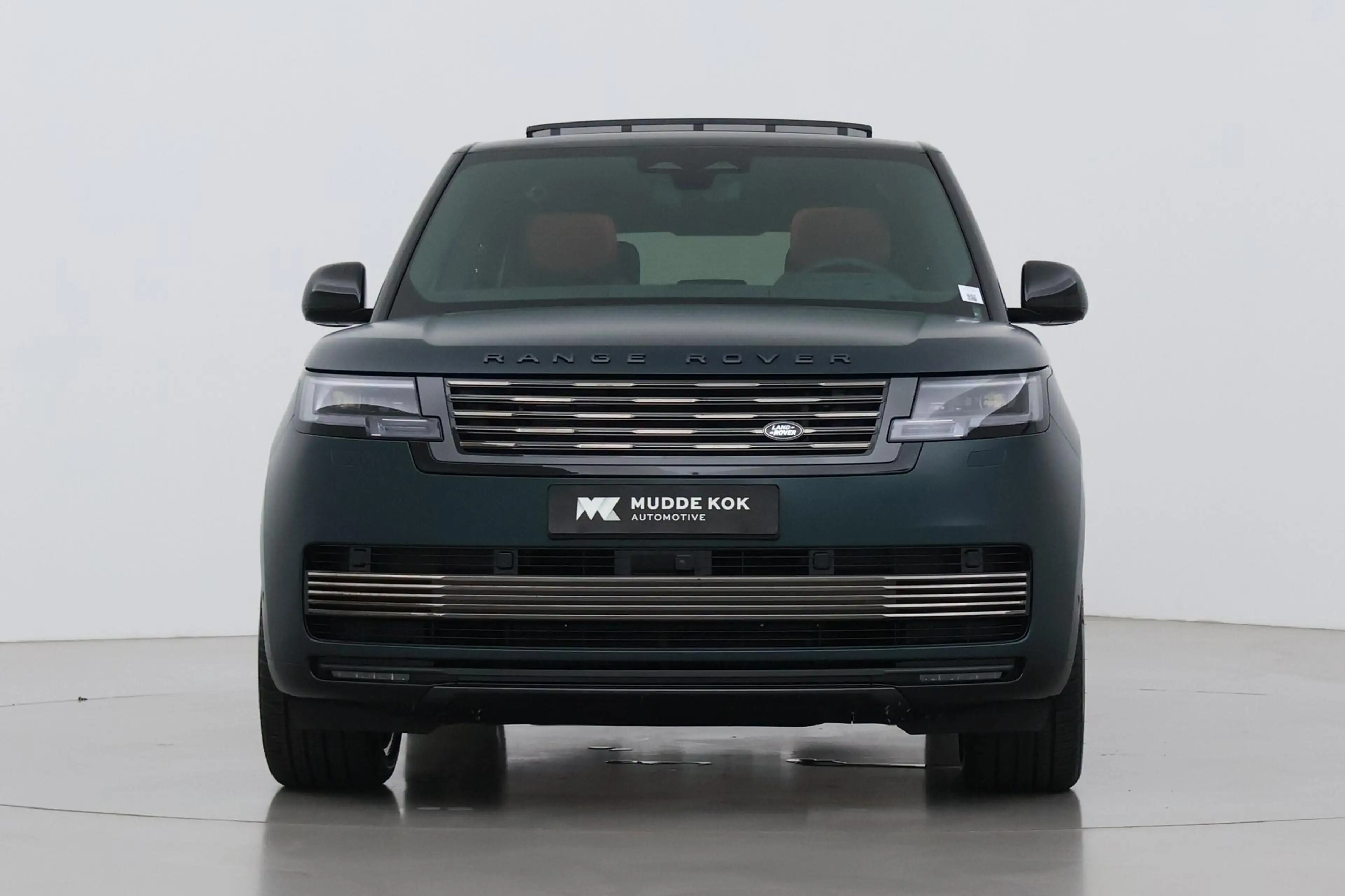 Land Rover Range Rover SV 3.0 P550e SV | British Racing Green Satin | Rea — photo 16