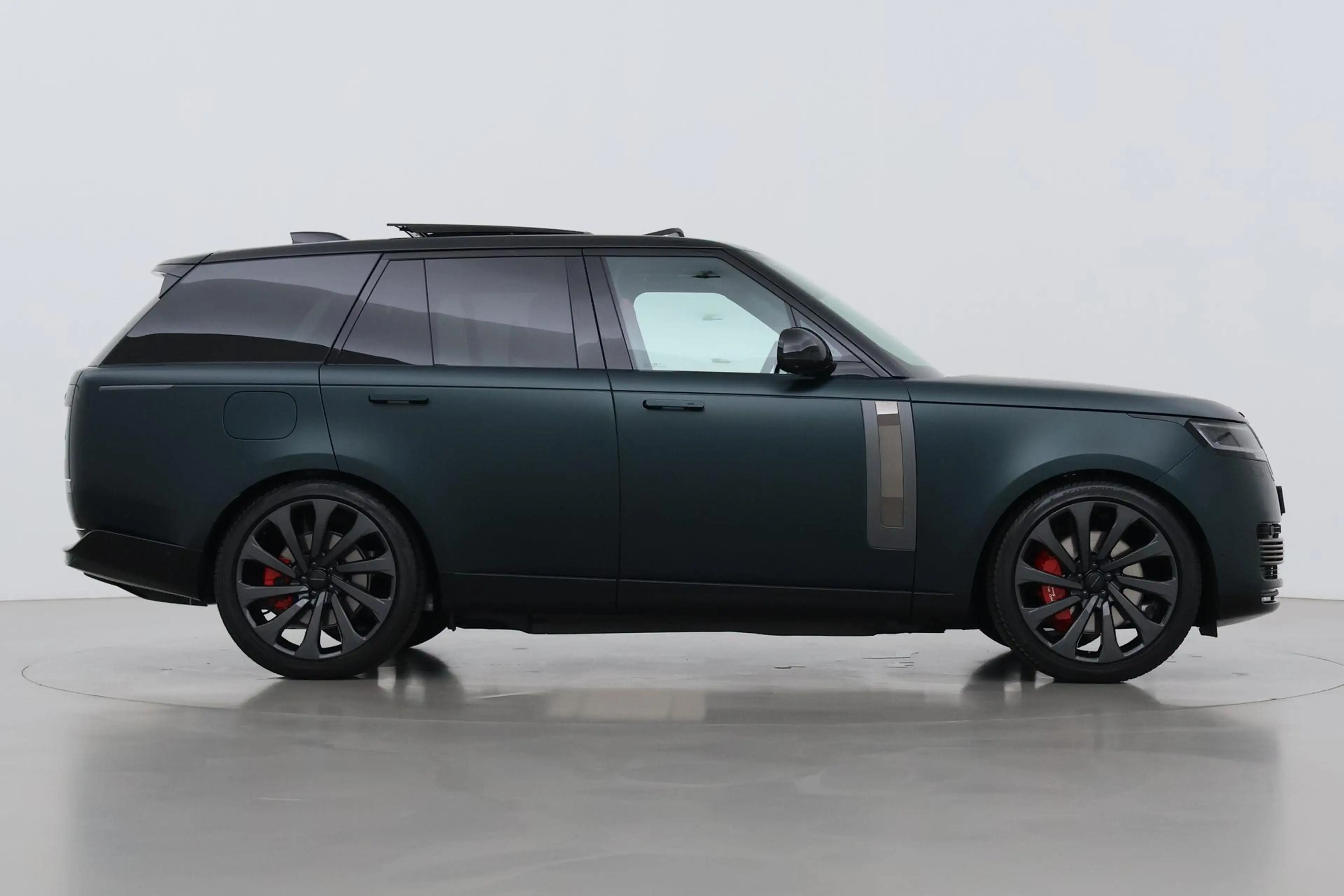 Land Rover Range Rover SV 3.0 P550e SV | British Racing Green Satin | Rea — photo 10