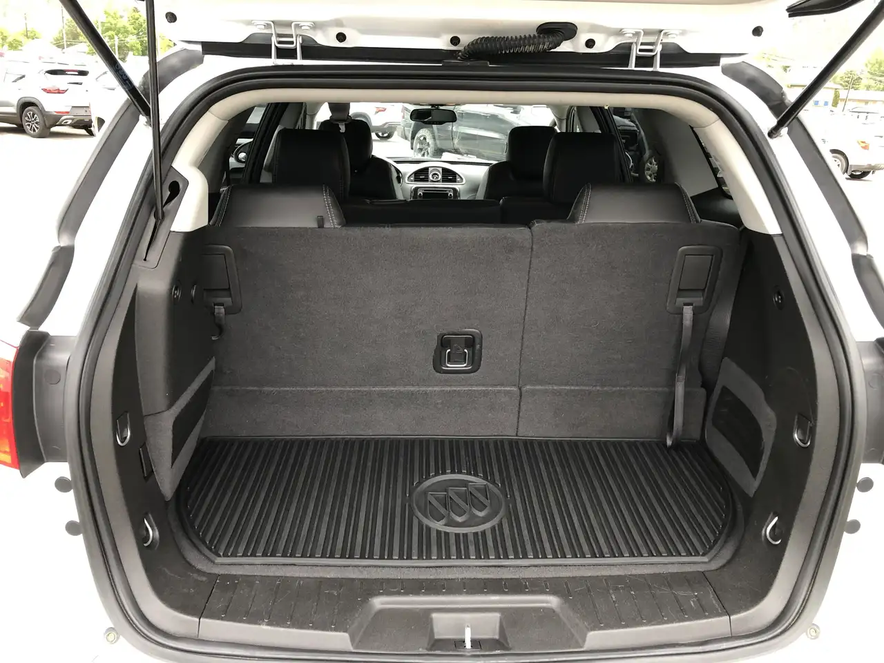 Buick Enclave снимка Buick Enclave