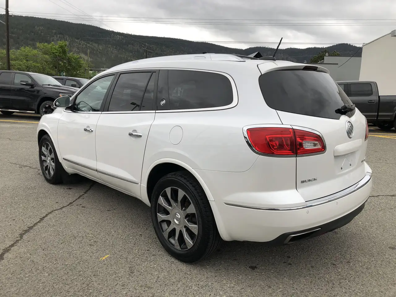 Buick Enclave снимка Buick Enclave