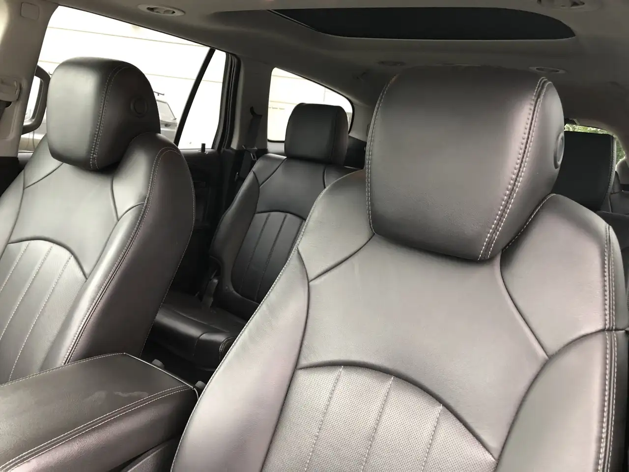 Buick Enclave снимка Buick Enclave