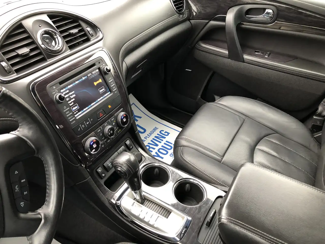 Buick Enclave снимка Buick Enclave