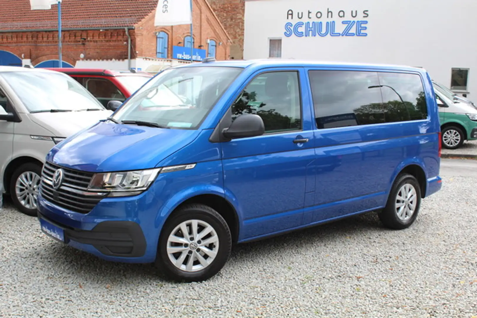 Volkswagen T6.1 Multivan 150PS DSG Navi AHK GRA Kamera Bleu - 1