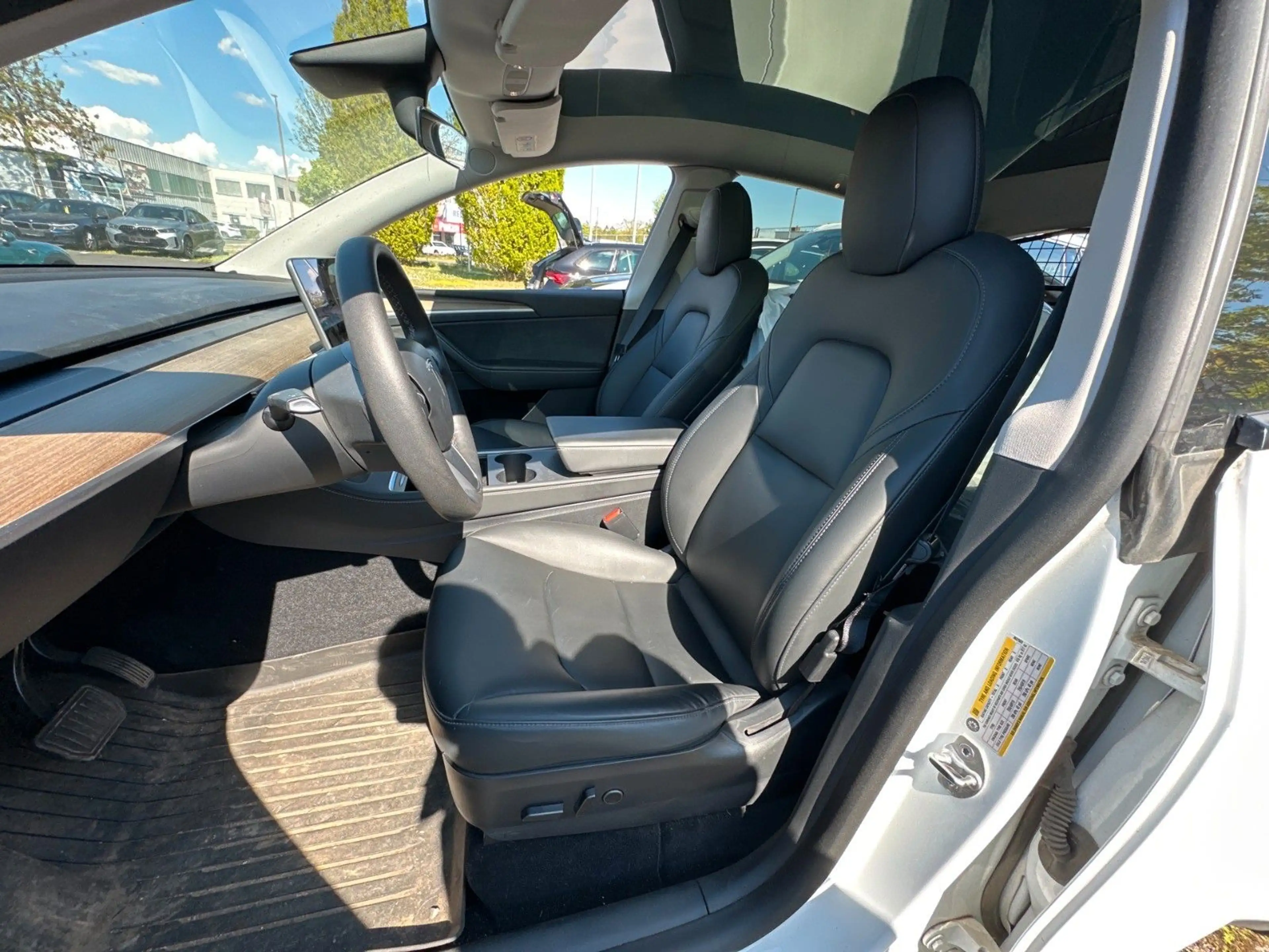 Tesla Model Y Long Range Dual AWD — photo 3
