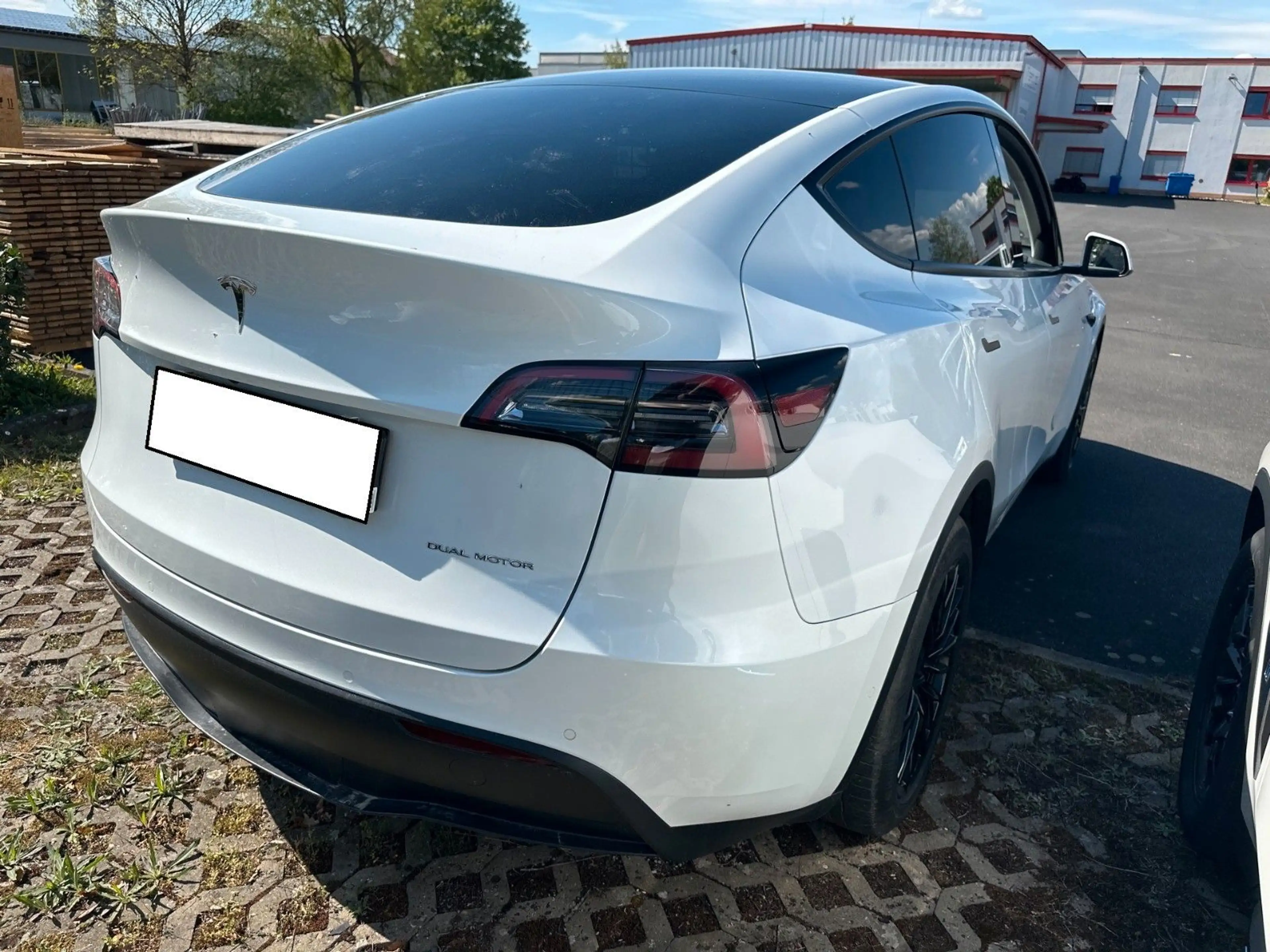 Tesla Model Y Long Range Dual AWD — photo 7