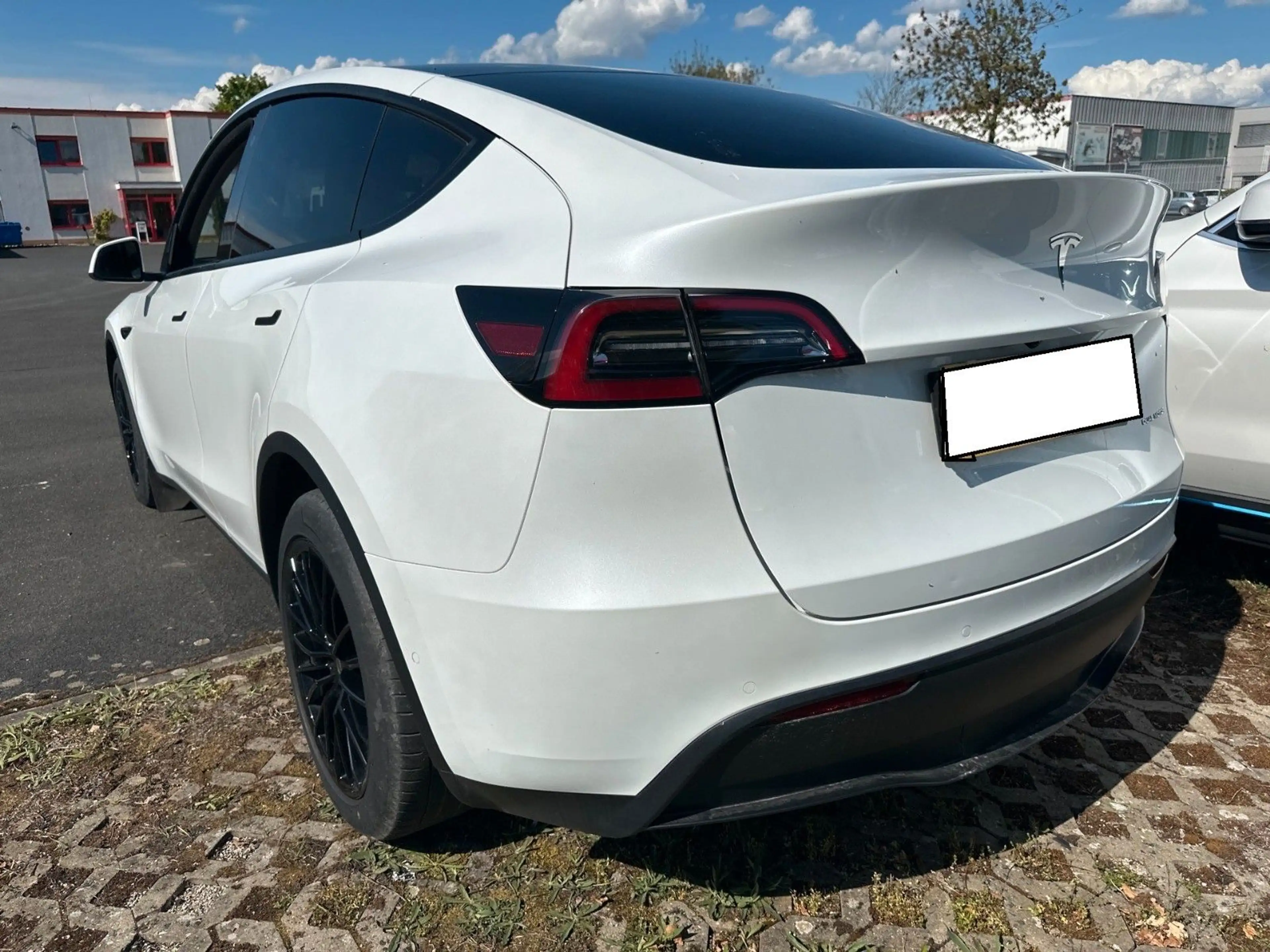 Tesla Model Y Long Range Dual AWD — photo 6