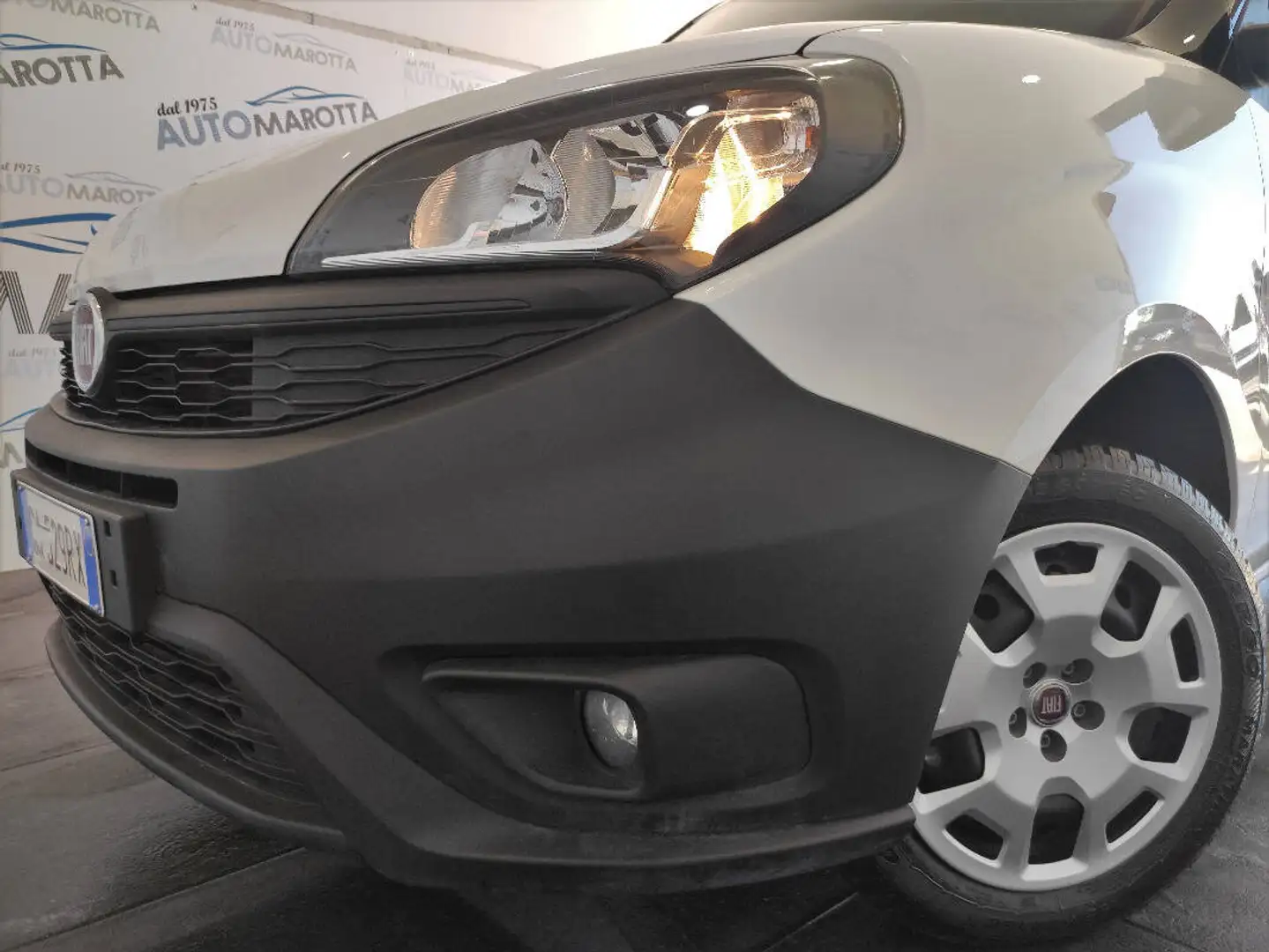 Fiat Doblo Cargo 1.4 tjt 120cv CH1 METANO!! Weiß - 2