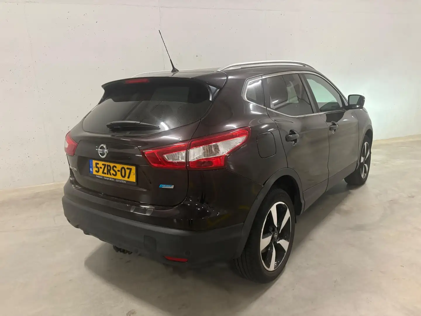 Nissan Qashqai 1.5 dCi Tekna Navi Pano 360cam Paars - 2