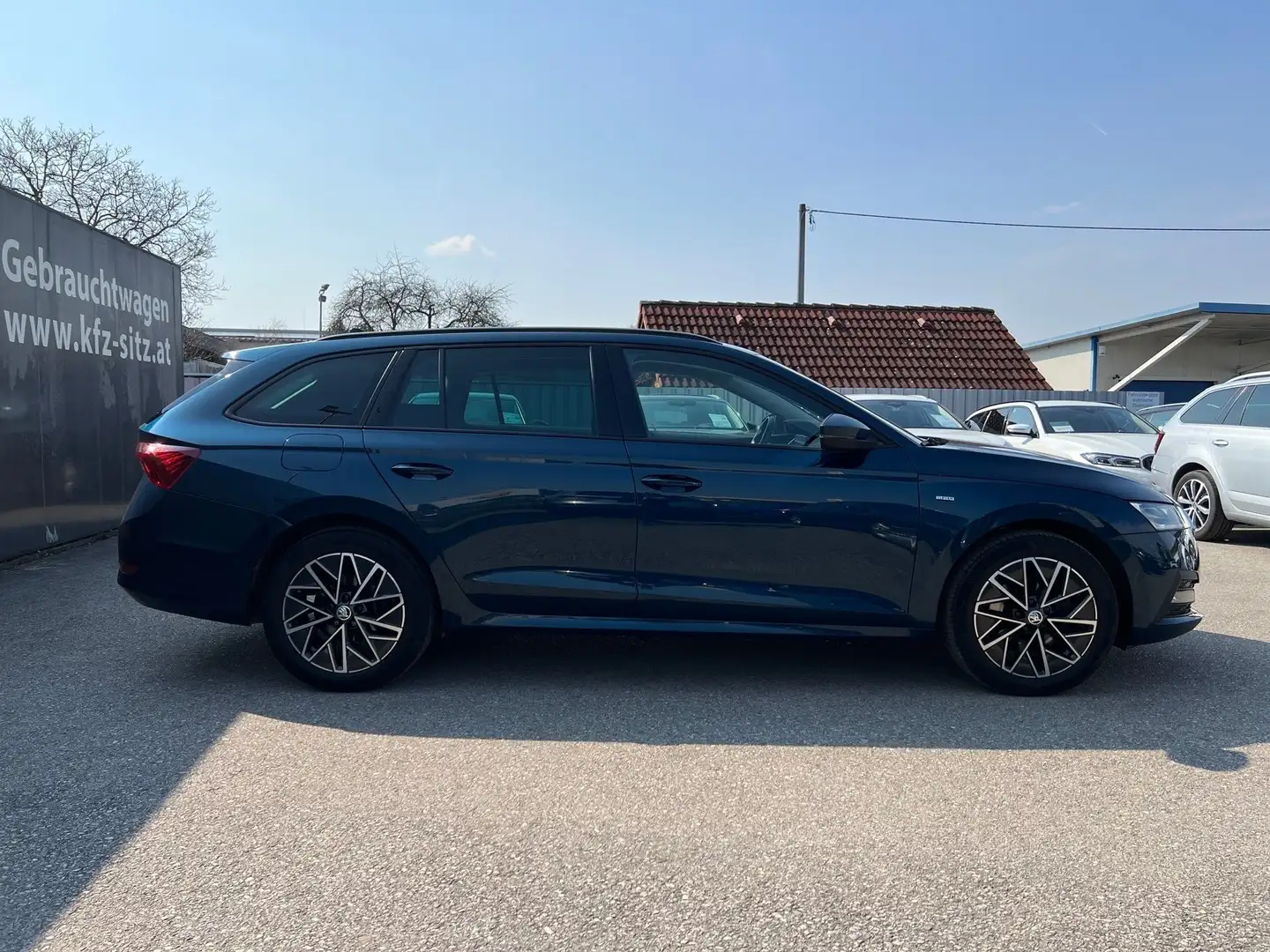 Skoda Octavia Combi 2,0 TDI 4x4 Ambition Clever DSG Blau - 2