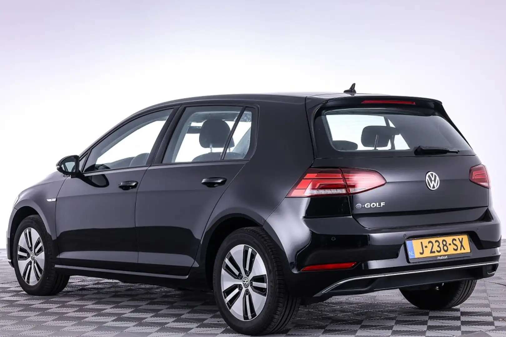 Volkswagen e-Golf E-DITION | Full LED | NAVI ✅ 1e Eigenaar | SOH 89% Zwart - 2