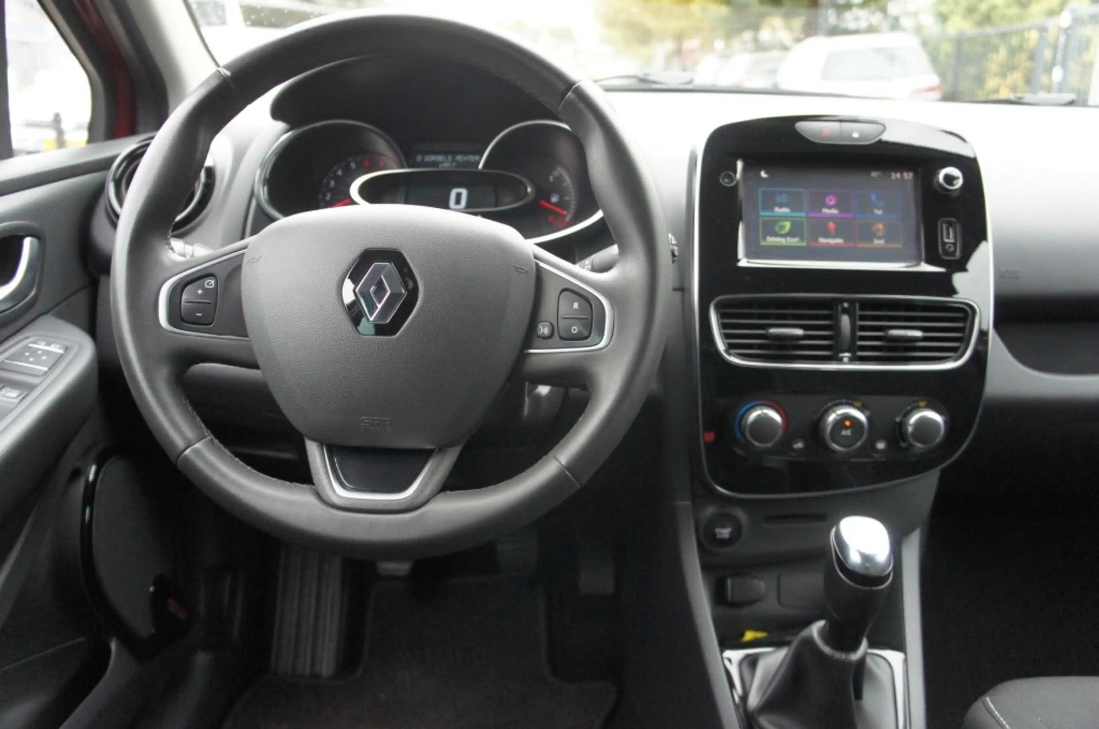 Renault Clio 0.9 TCE LIMITED 1eEIG TREKH/NAVI/PDC//KEYLESS/CRUI — photo 9