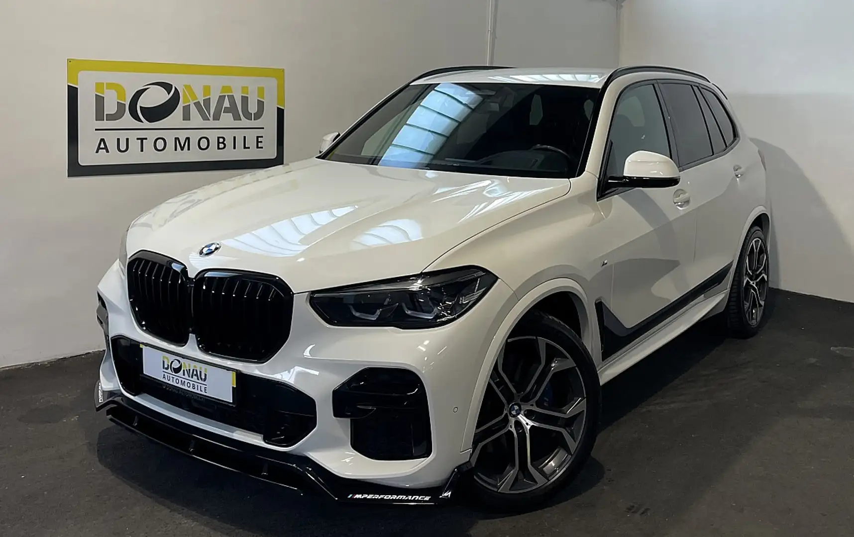 BMW X5 xDrive30d 48V Aut. * M Paket * Performance * AHK * Weiß - 1