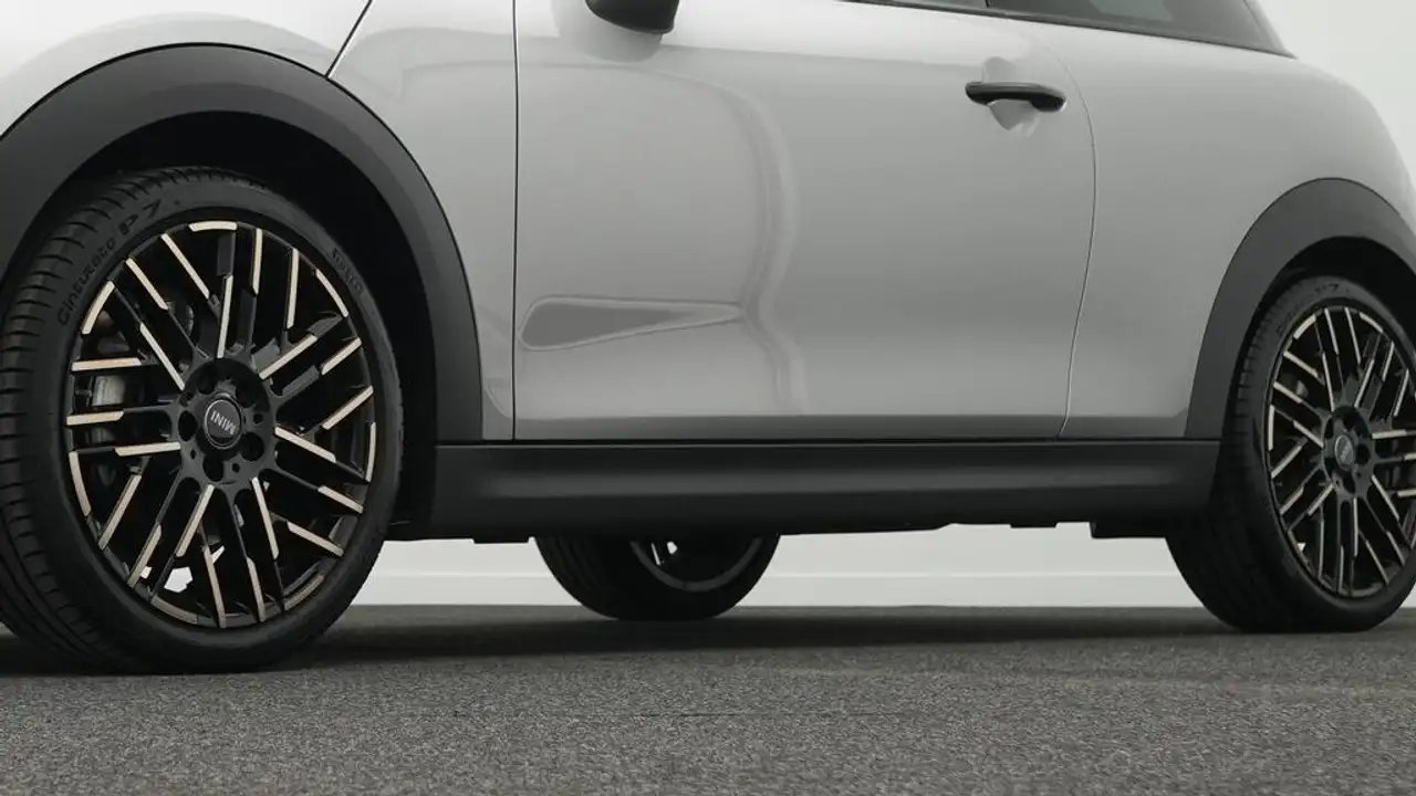 MINI Cooper S Favoured Trim 18