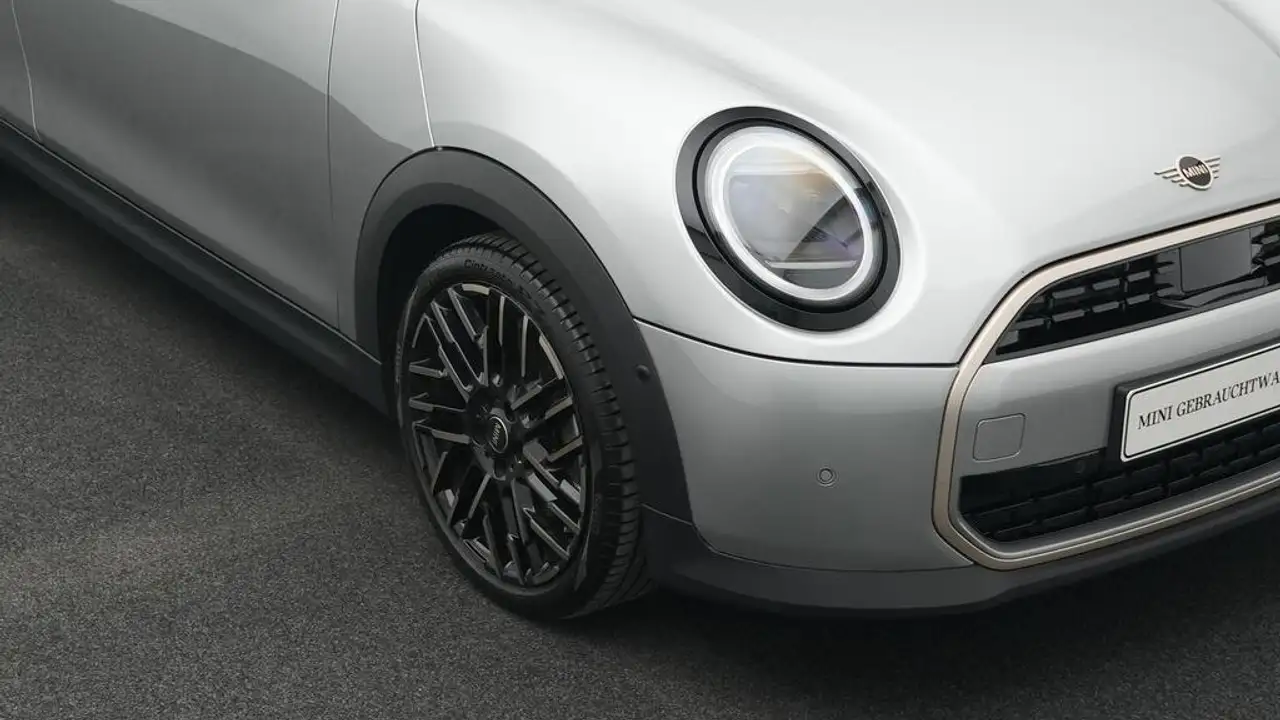 MINI Cooper S Favoured Trim 21