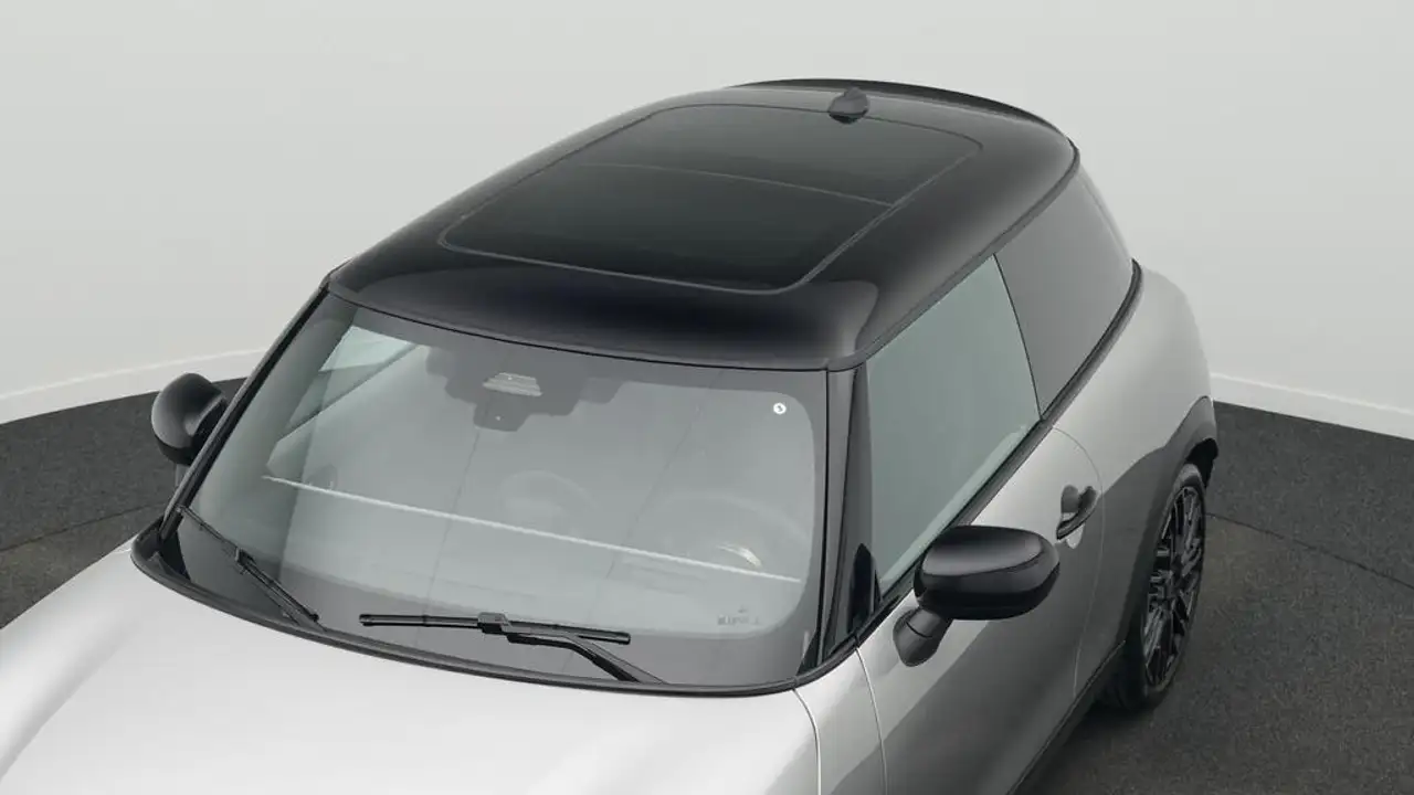 MINI Cooper S Favoured Trim 23