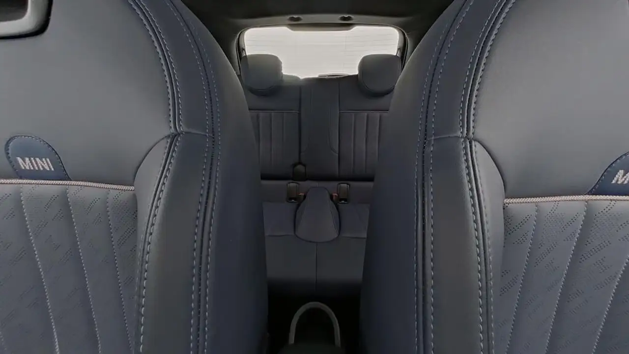 MINI Cooper S Favoured Trim 26