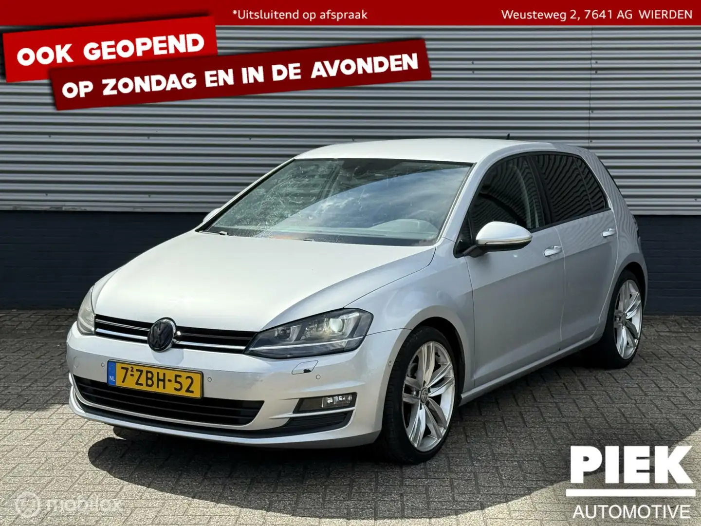 Volkswagen Golf 1.6 TDI Highline BlueMotion Grijs - 1