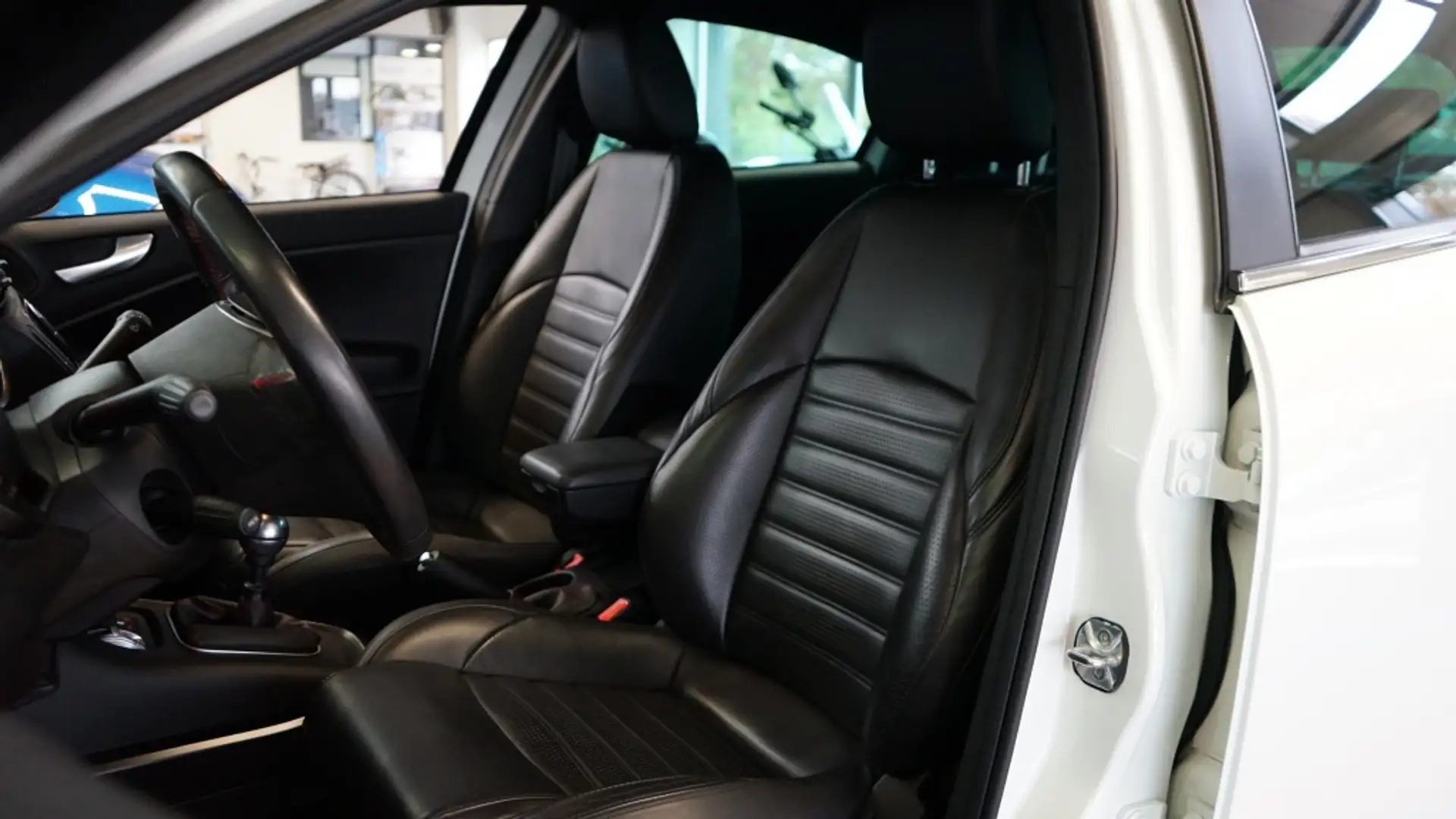 Alfa Romeo Giulietta 1.4 T Exclusive | 18 inch | | Leer | | 170 PK | | Weiß - 2