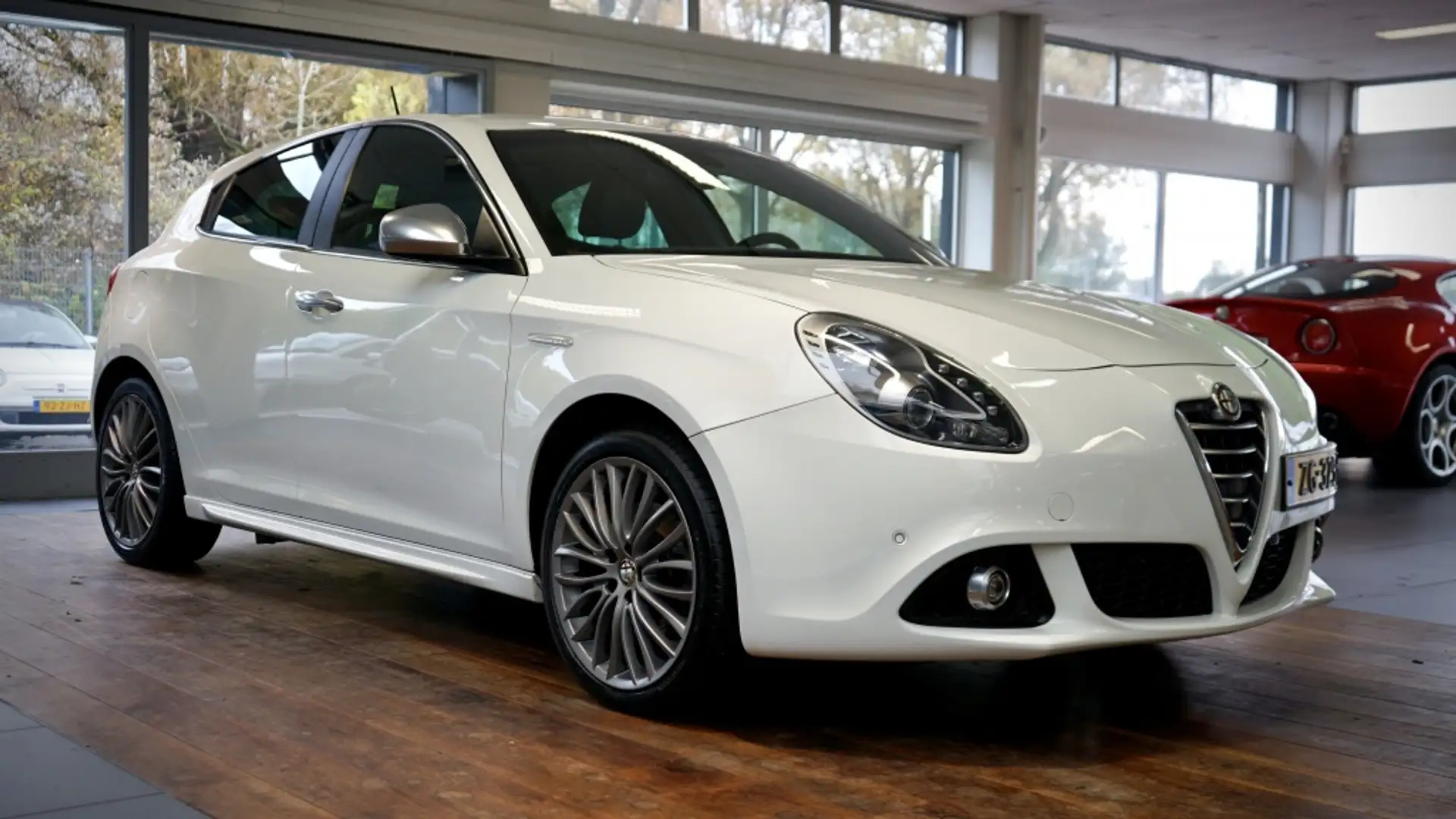 Alfa Romeo Giulietta 1.4 T Exclusive | 18 inch | | Leer | | 170 PK | | Weiß - 1