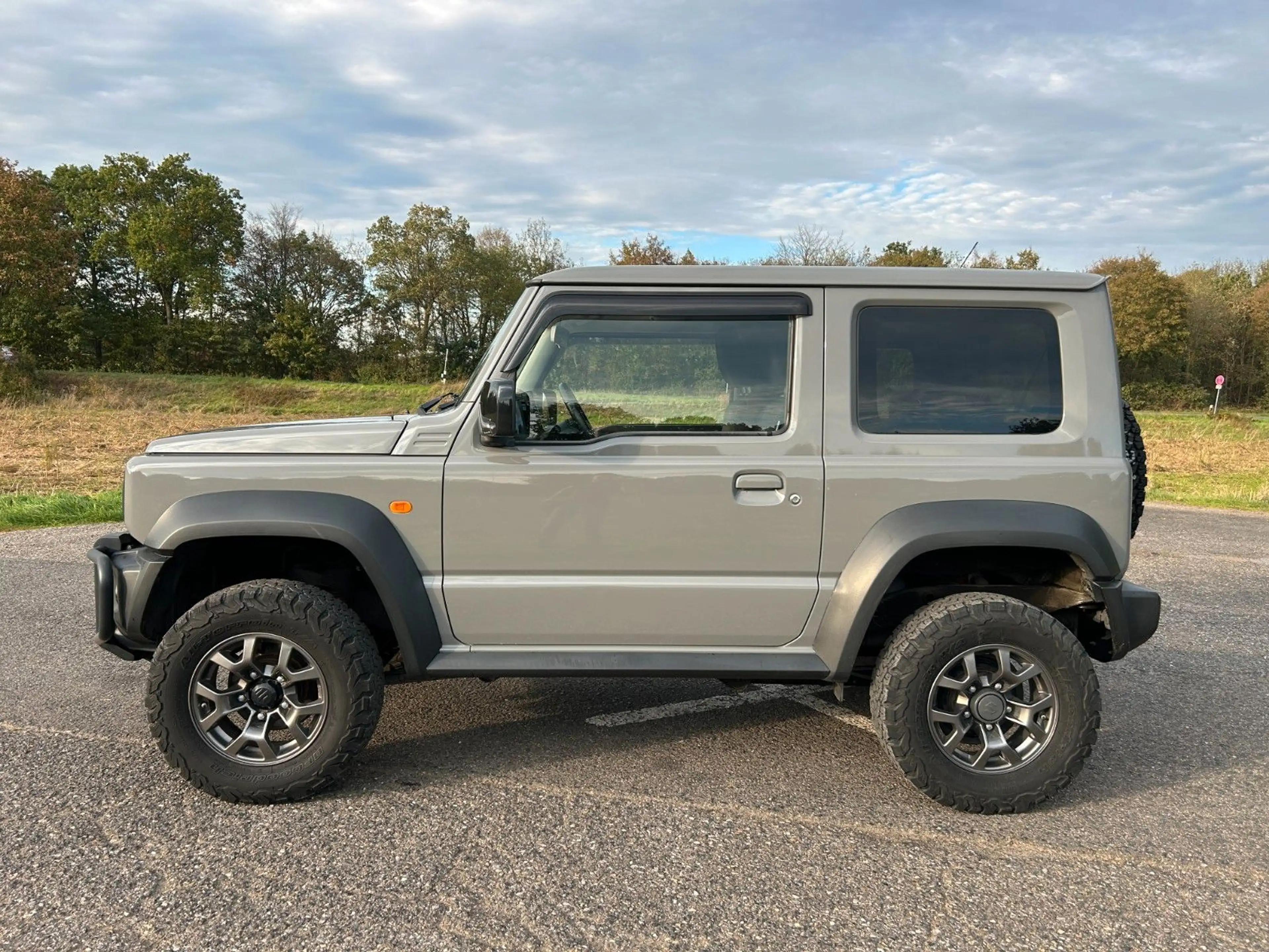Suzuki Jimny Comfort+ AllGrip 1.5 Navi Höherlegung AHK — photo 2