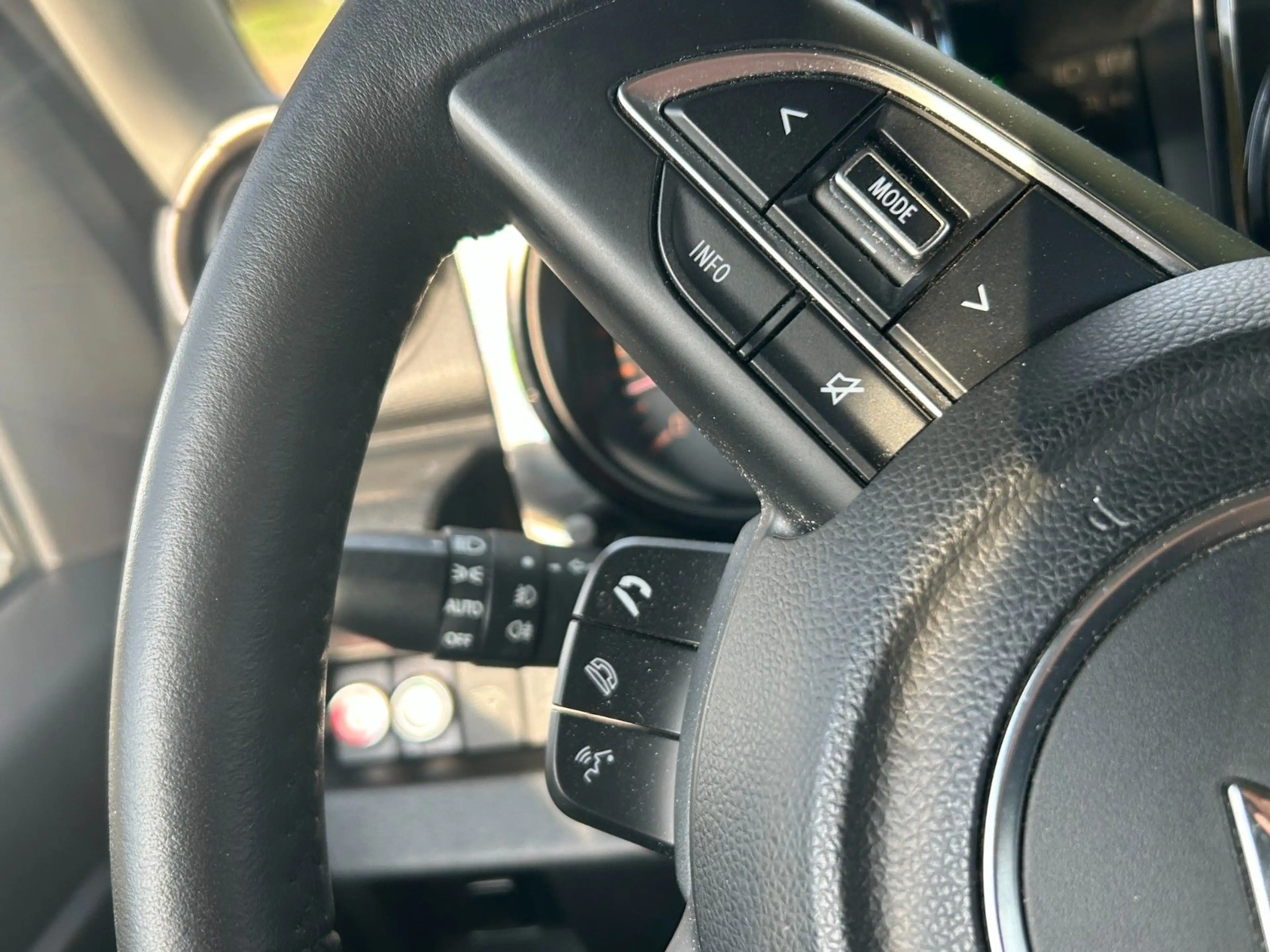 Suzuki Jimny Comfort+ AllGrip 1.5 Navi Höherlegung AHK — photo 29