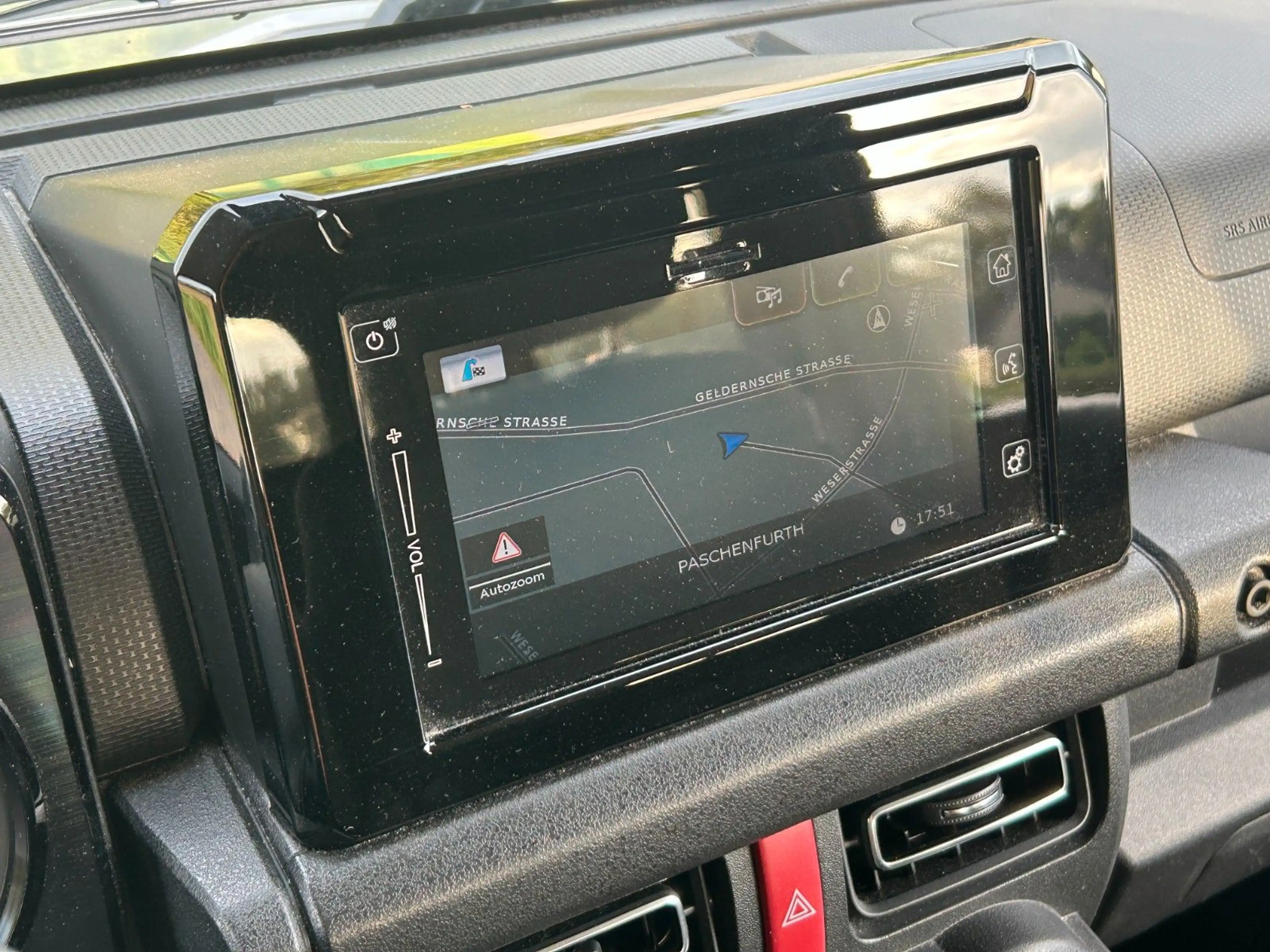 Suzuki Jimny Comfort+ AllGrip 1.5 Navi Höherlegung AHK — photo 32