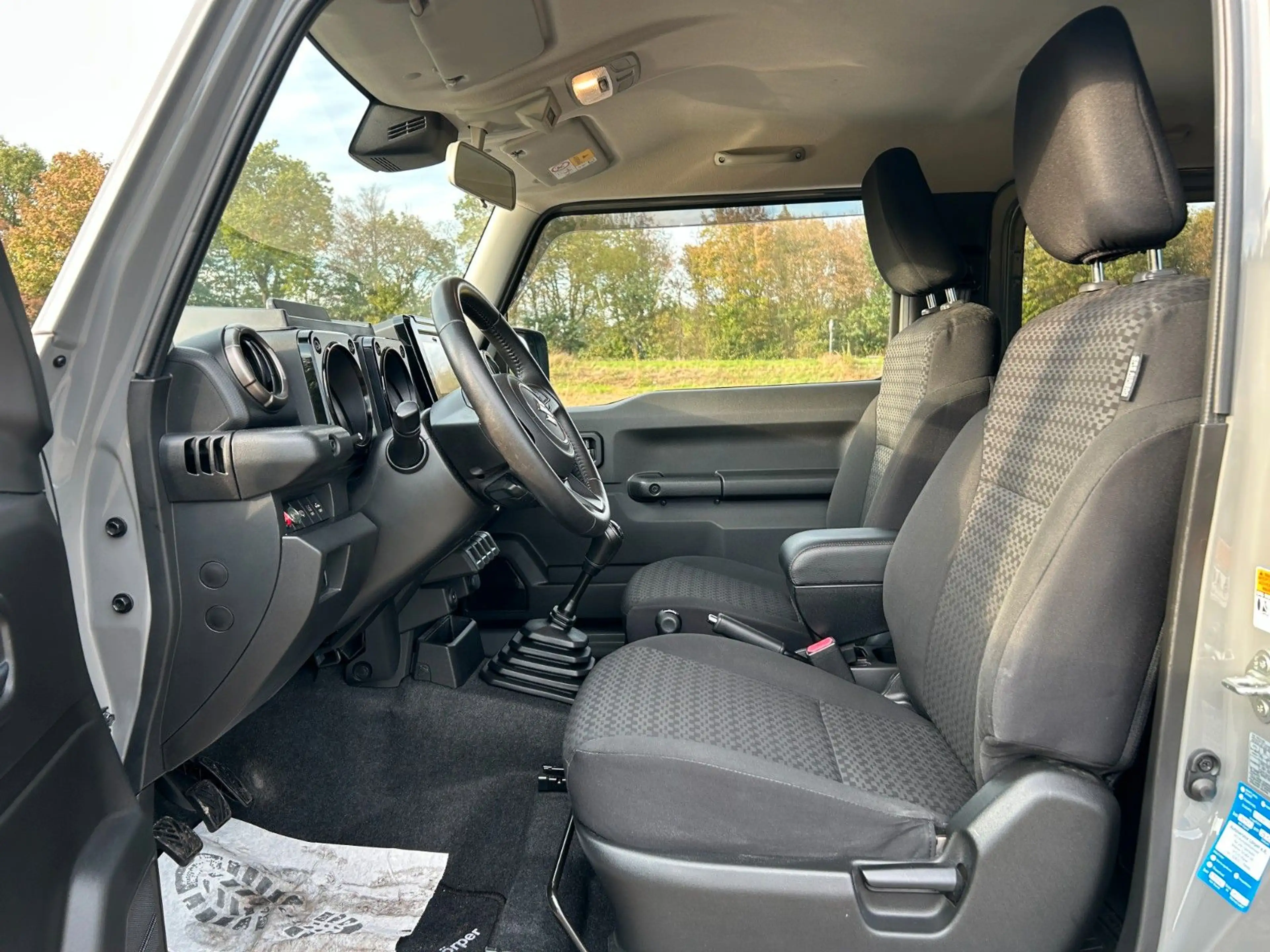 Suzuki Jimny Comfort+ AllGrip 1.5 Navi Höherlegung AHK — photo 12