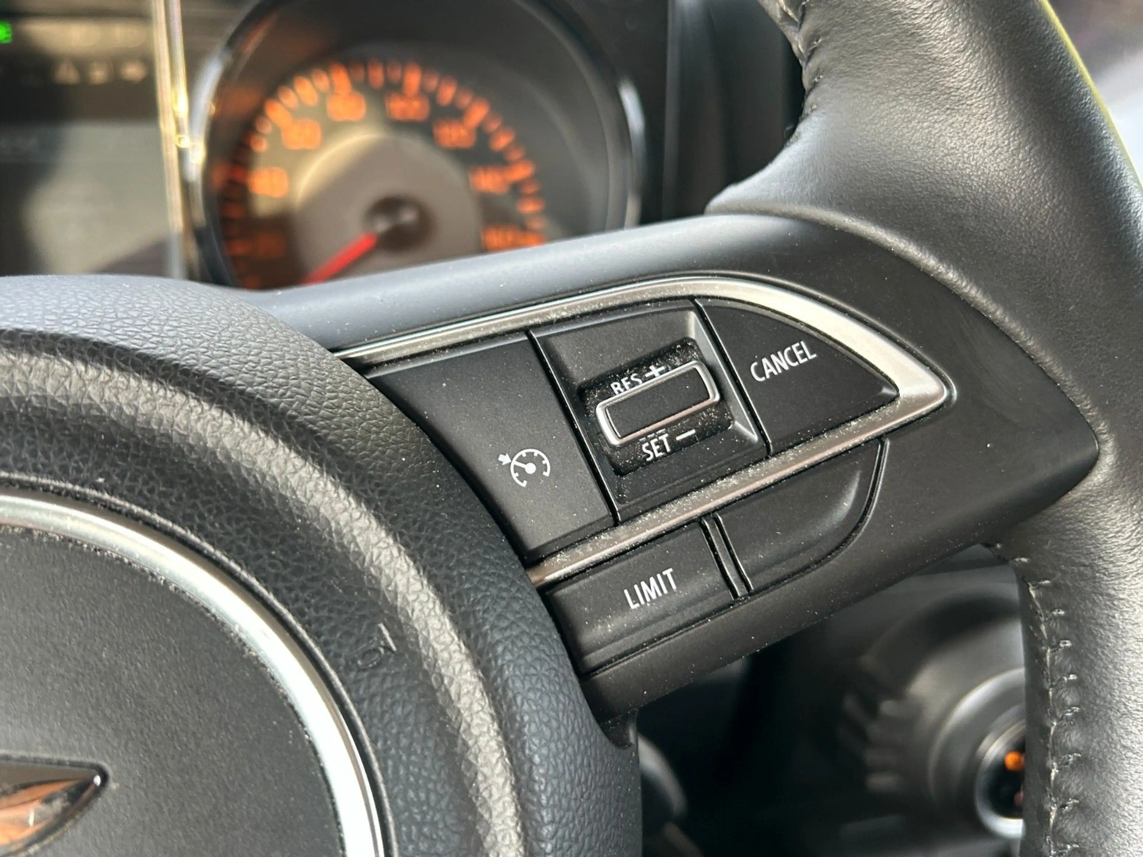 Suzuki Jimny Comfort+ AllGrip 1.5 Navi Höherlegung AHK — photo 30