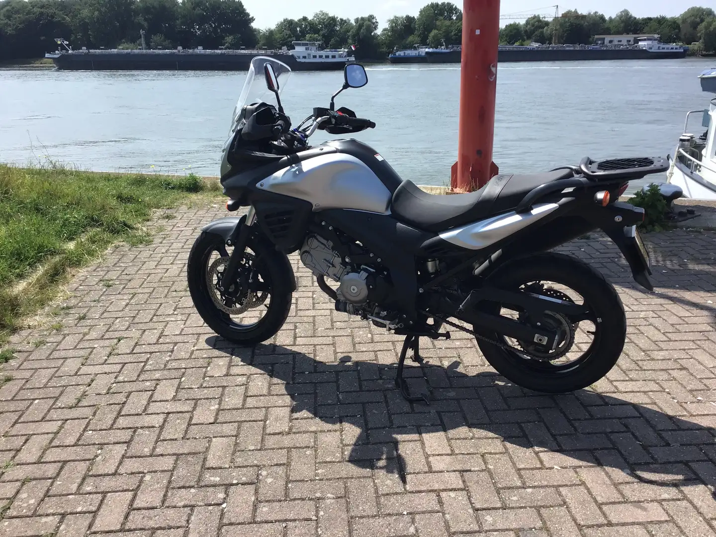 Suzuki V-Strom 650 Zilver - 1
