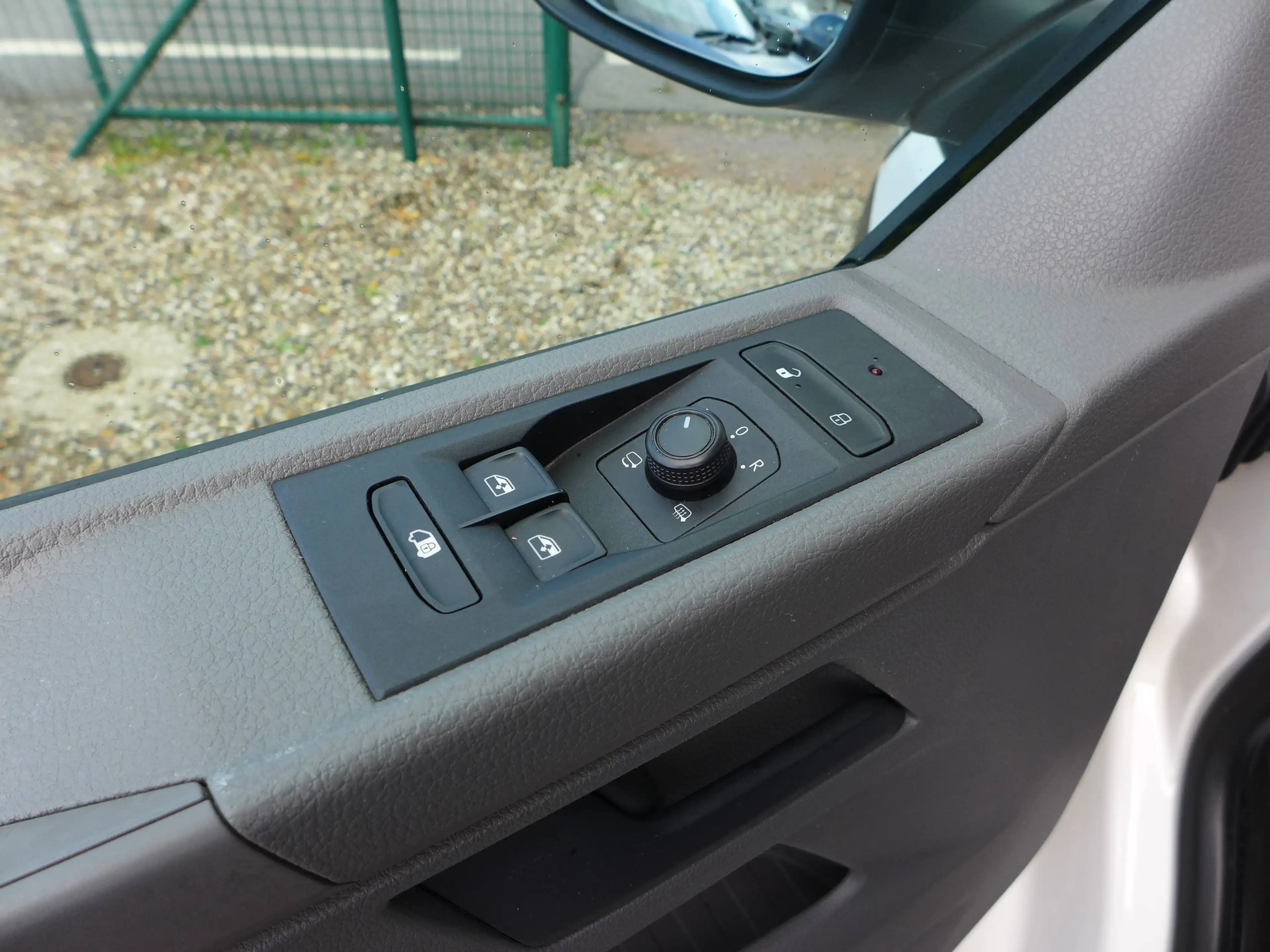 Volkswagen T6.1 Transporter Transporter T6.1 2.0 TDI DSG Kurz LED/NAVI/ACC/SideAssist — photo 6
