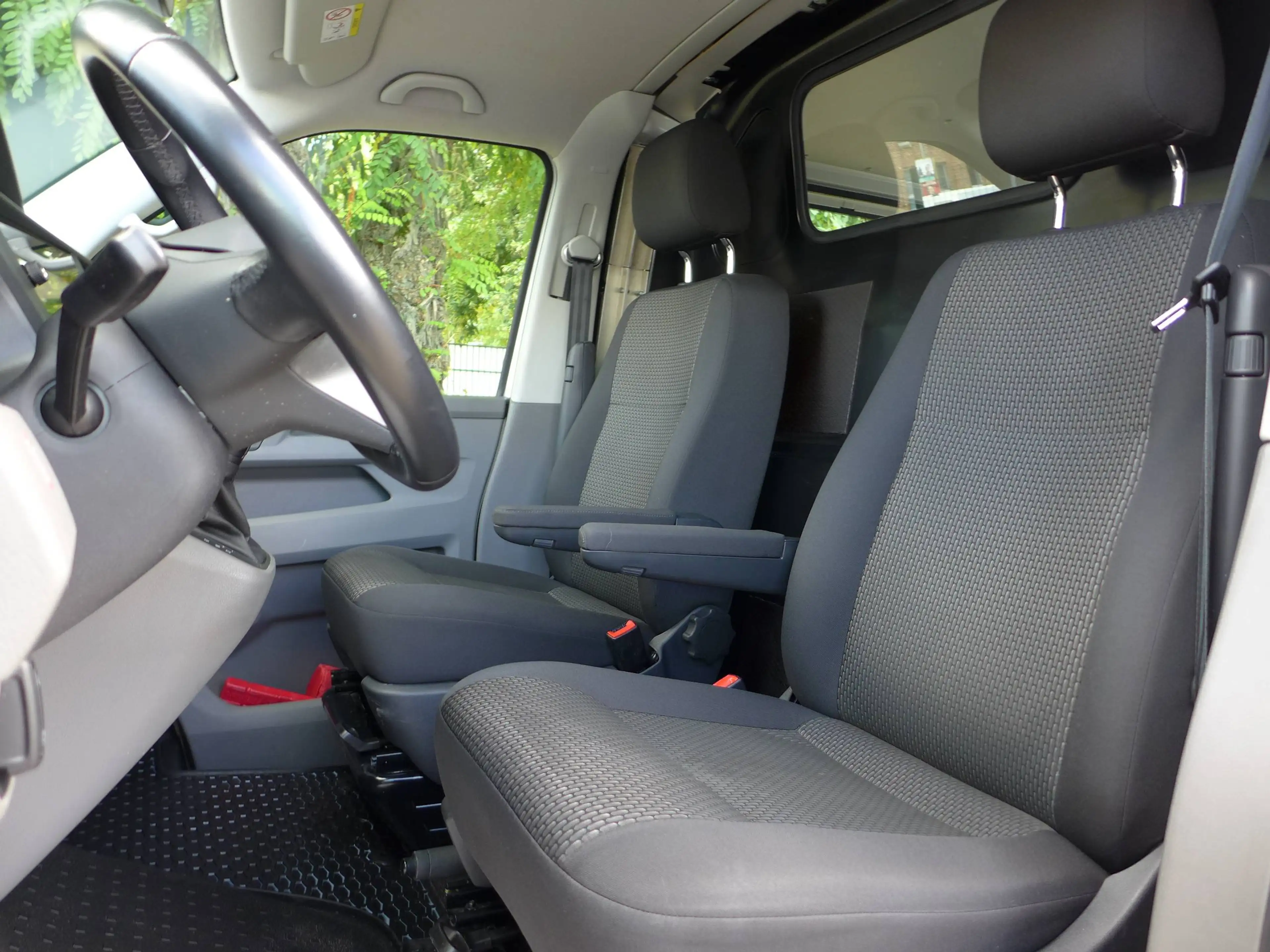 Volkswagen T6.1 Transporter Transporter T6.1 2.0 TDI DSG Kurz LED/NAVI/ACC/SideAssist — photo 4