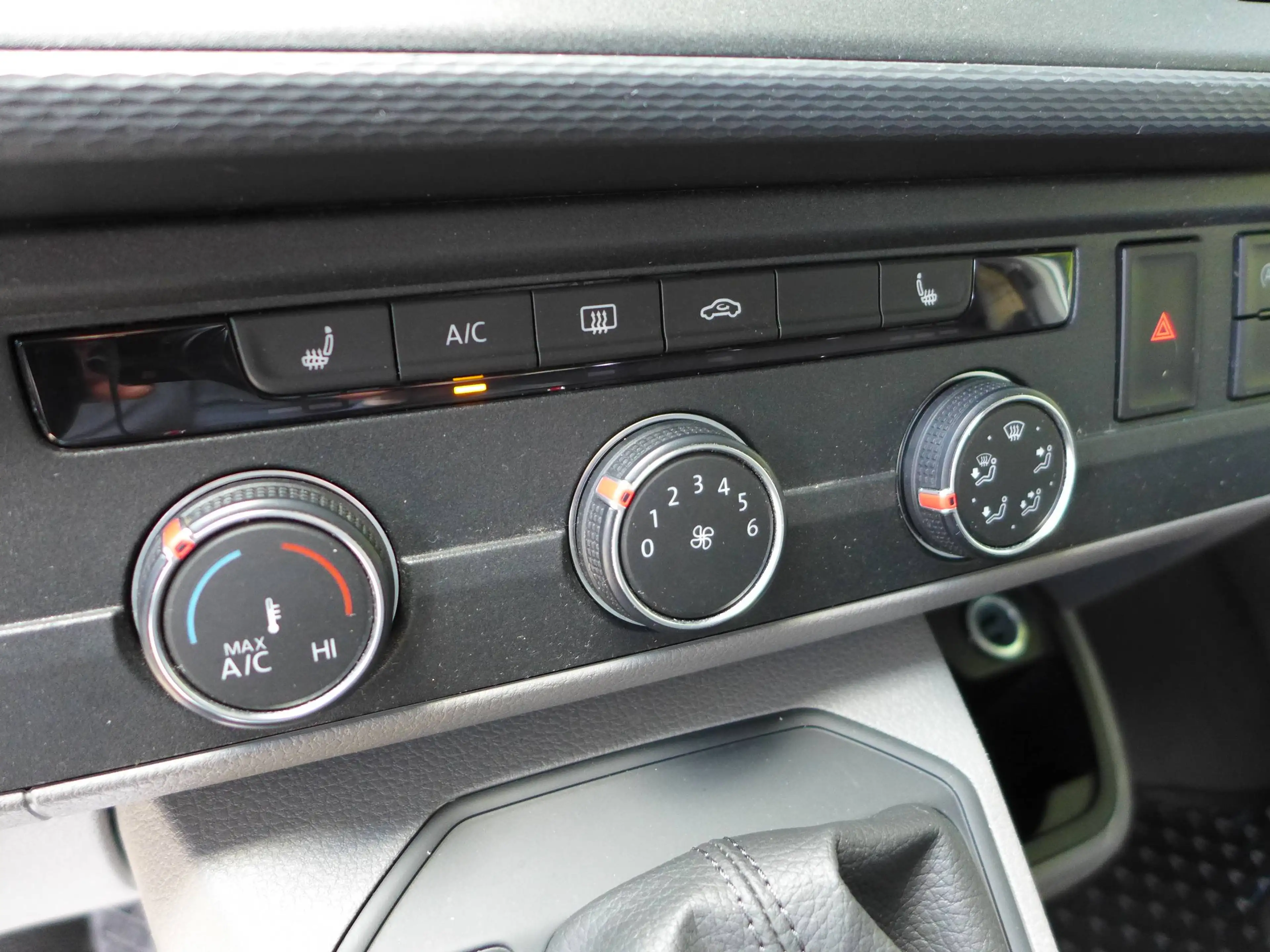 Volkswagen T6.1 Transporter Transporter T6.1 2.0 TDI DSG Kurz LED/NAVI/ACC/SideAssist — photo 7
