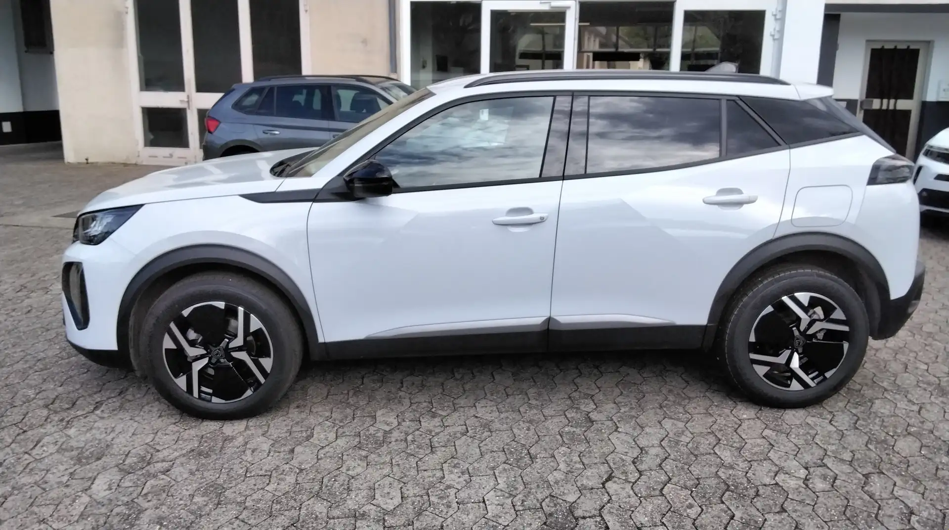Peugeot 2008 1.2 Allure LED SHZ TEMPOMAT MIRRORLINK Weiß - 2