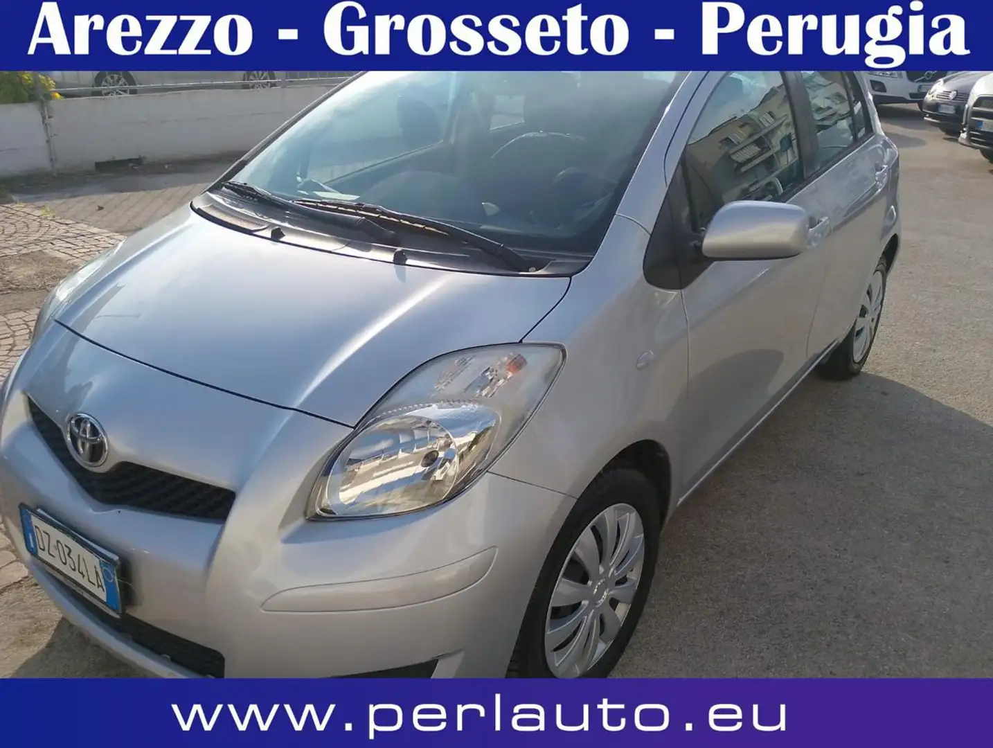 Toyota Yaris 1.0 5 porte Sol Silber - 1