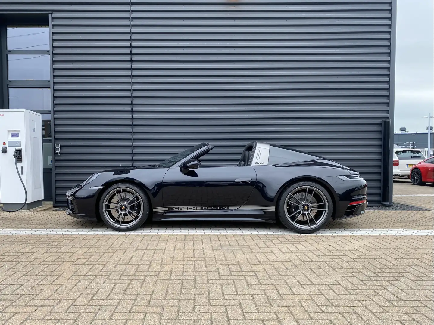 Porsche 992 4 GTS Edition 50 Years Porsche Design Zwart - 2