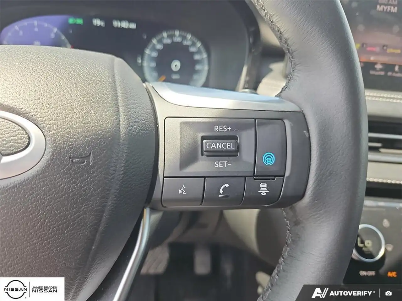 Infiniti QX60 снимка Infiniti QX60