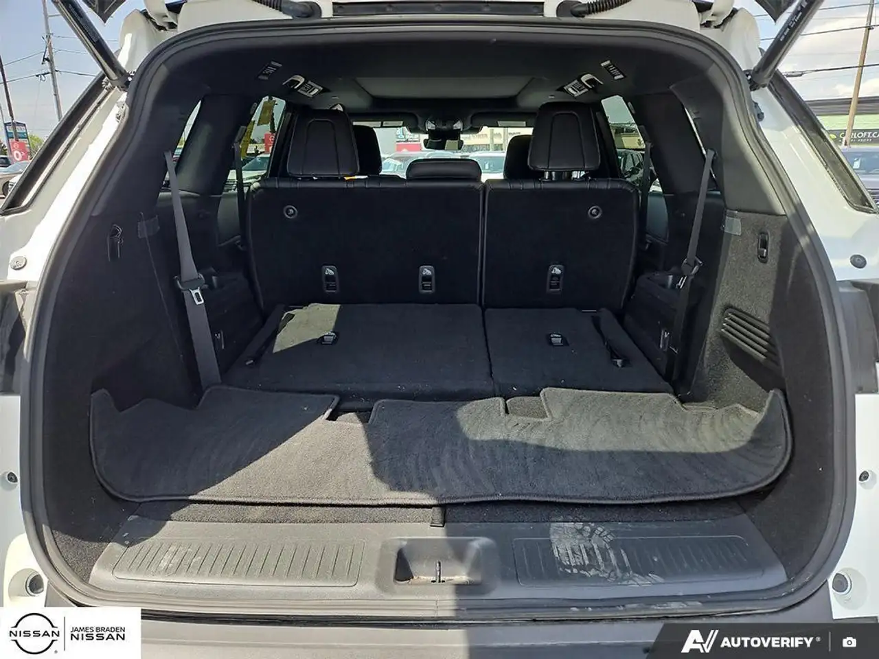 Infiniti QX60 снимка Infiniti QX60