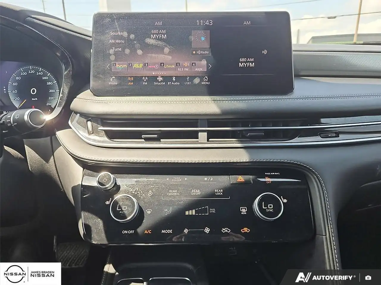 Infiniti QX60 снимка Infiniti QX60