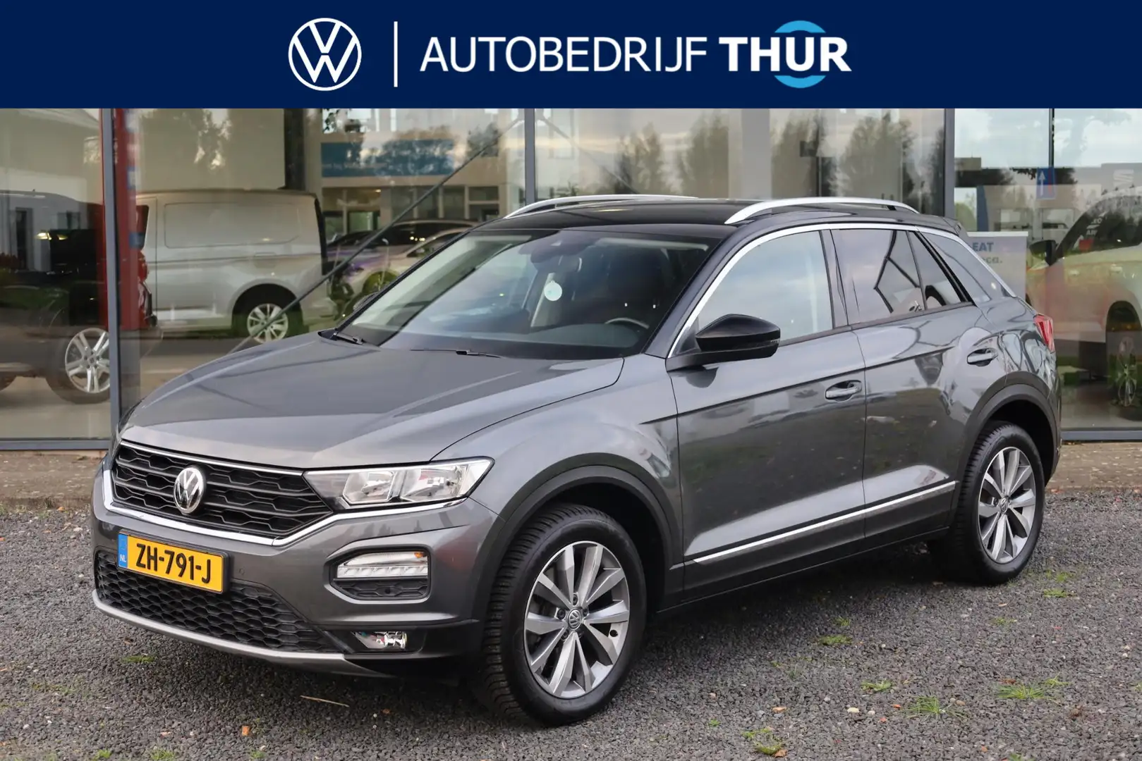 Volkswagen T-Roc 1.0 TSI Style 85KW/115PK, Navigatie, Activ info di Gris - 1
